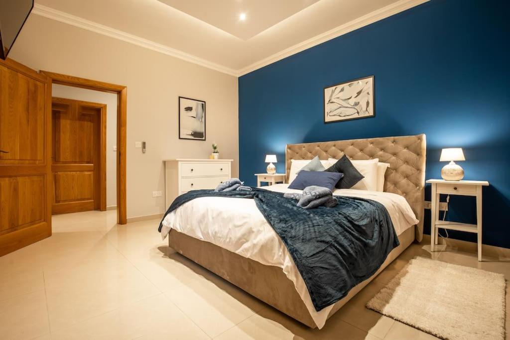 Spacious and Central Flat in Spinola Bay — St Julian's