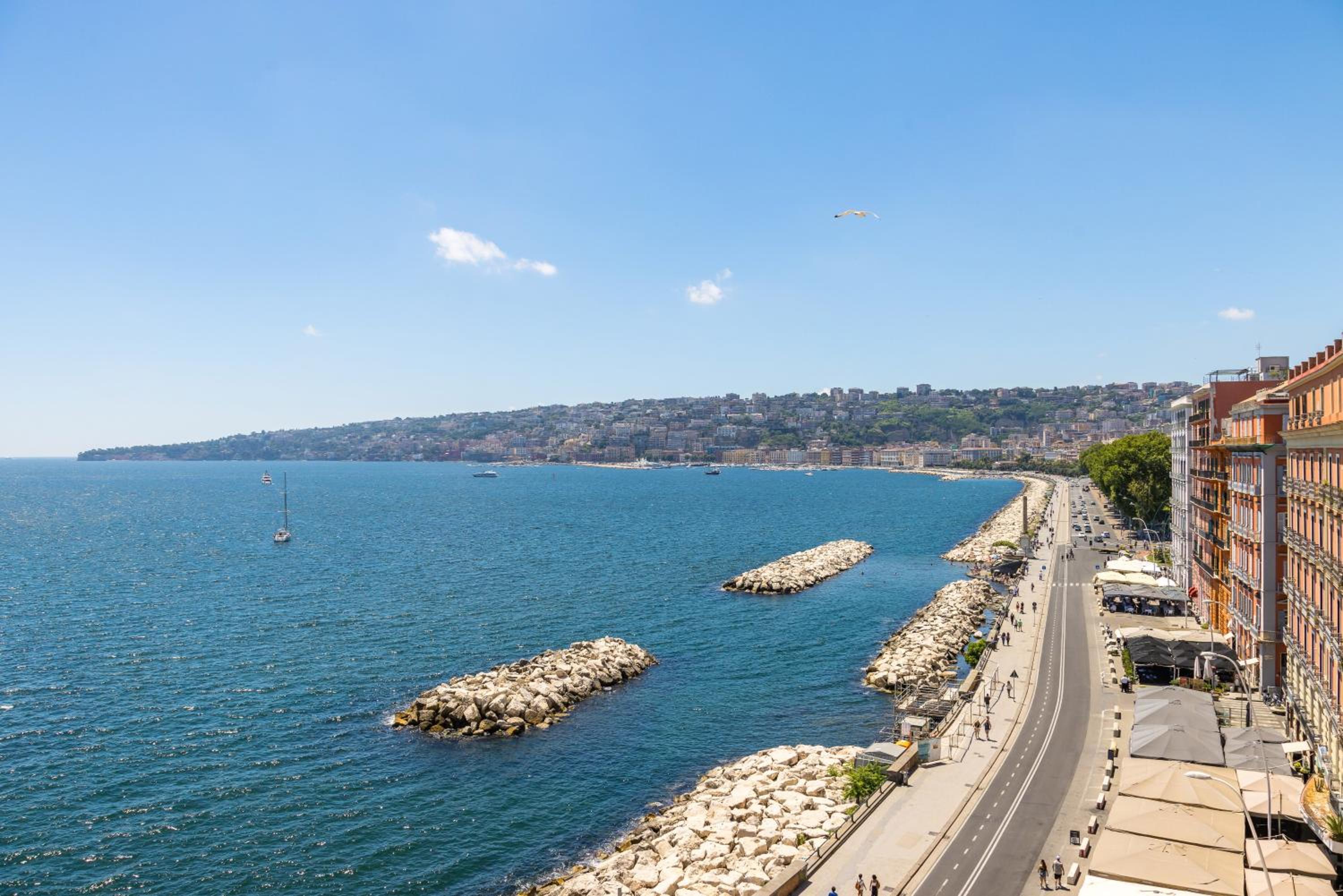 Blu Breeze on Seafront by Napoliapartments