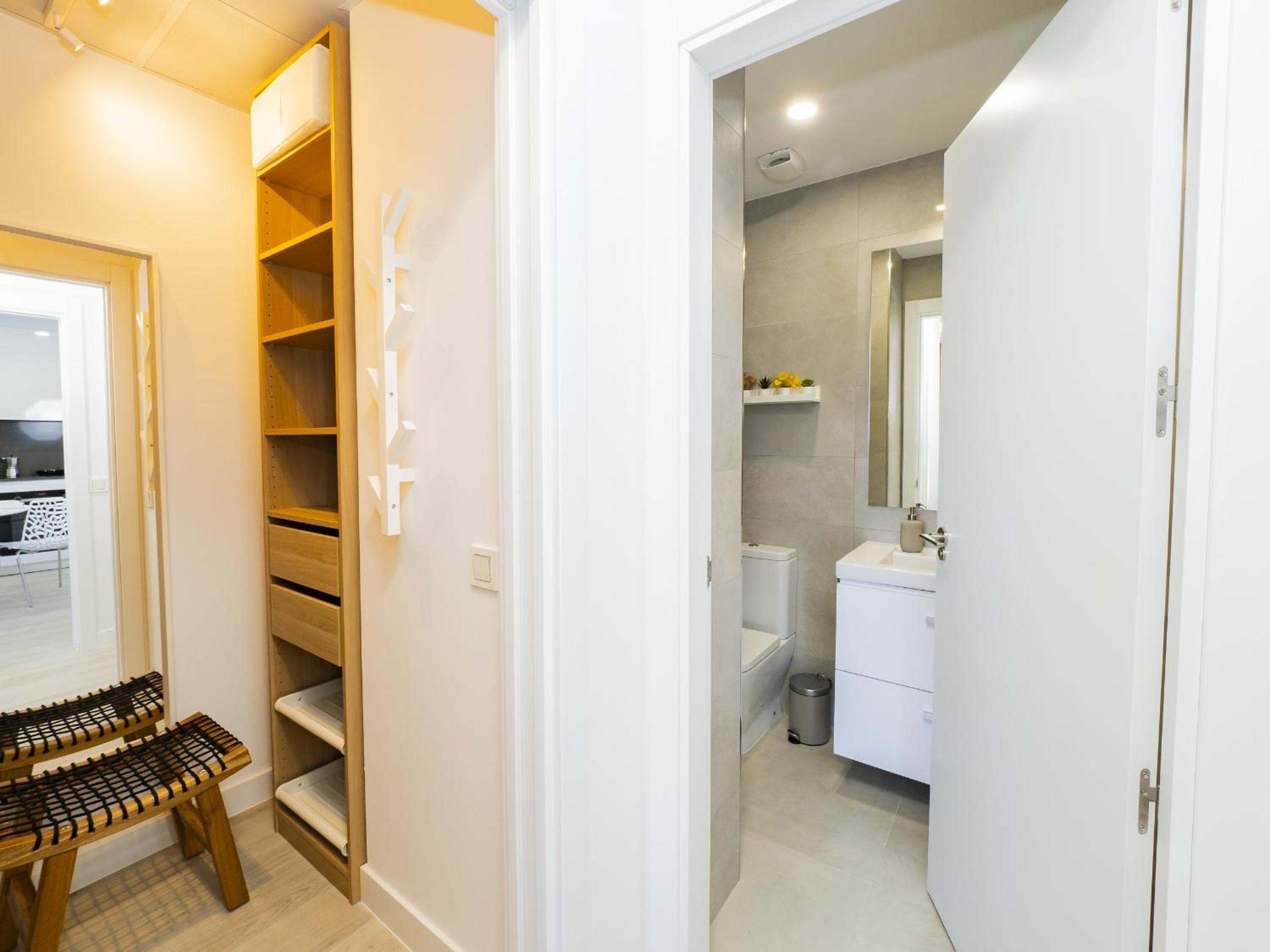 Cubo's Urban Sky Apartment East View 13