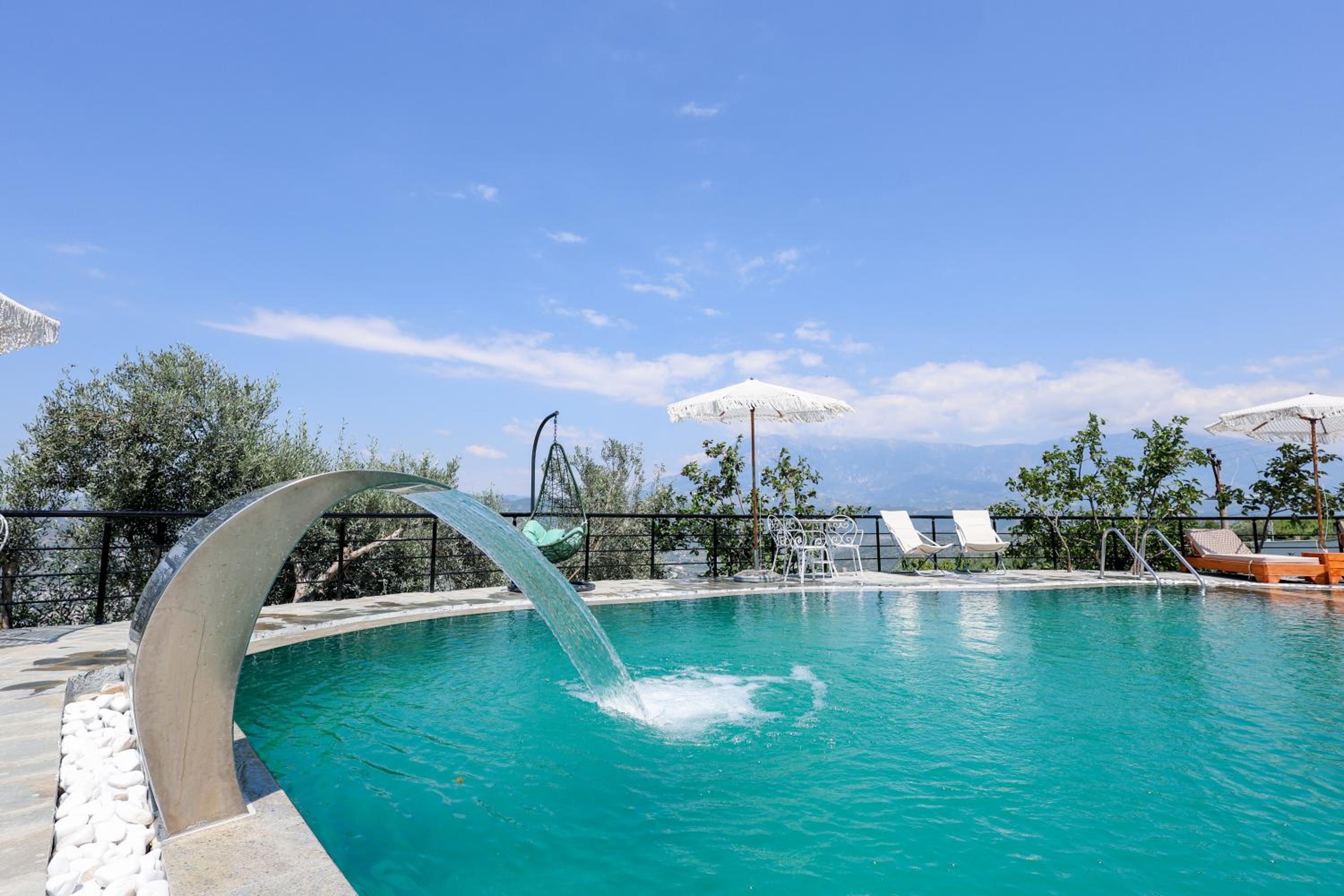Sunrise House - Swimming Pool