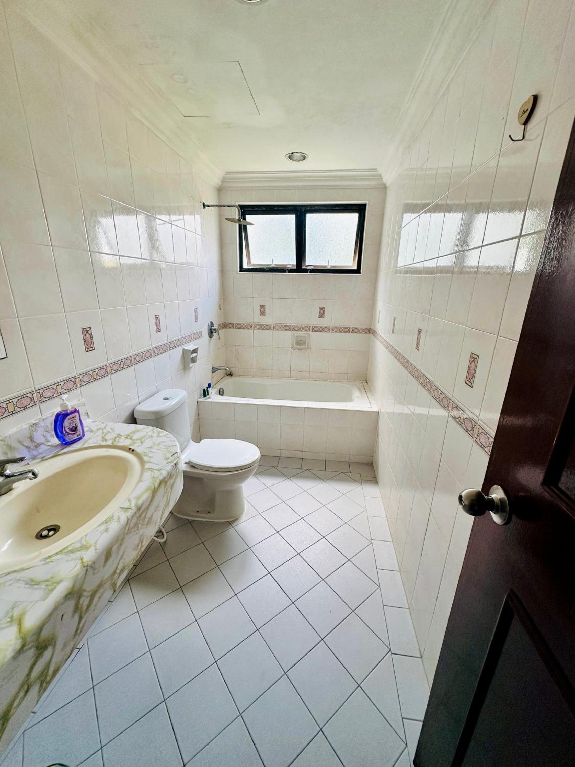 Comfy Haven Master Bedroom Lake view with Free Wifi & Free Parking photo 6