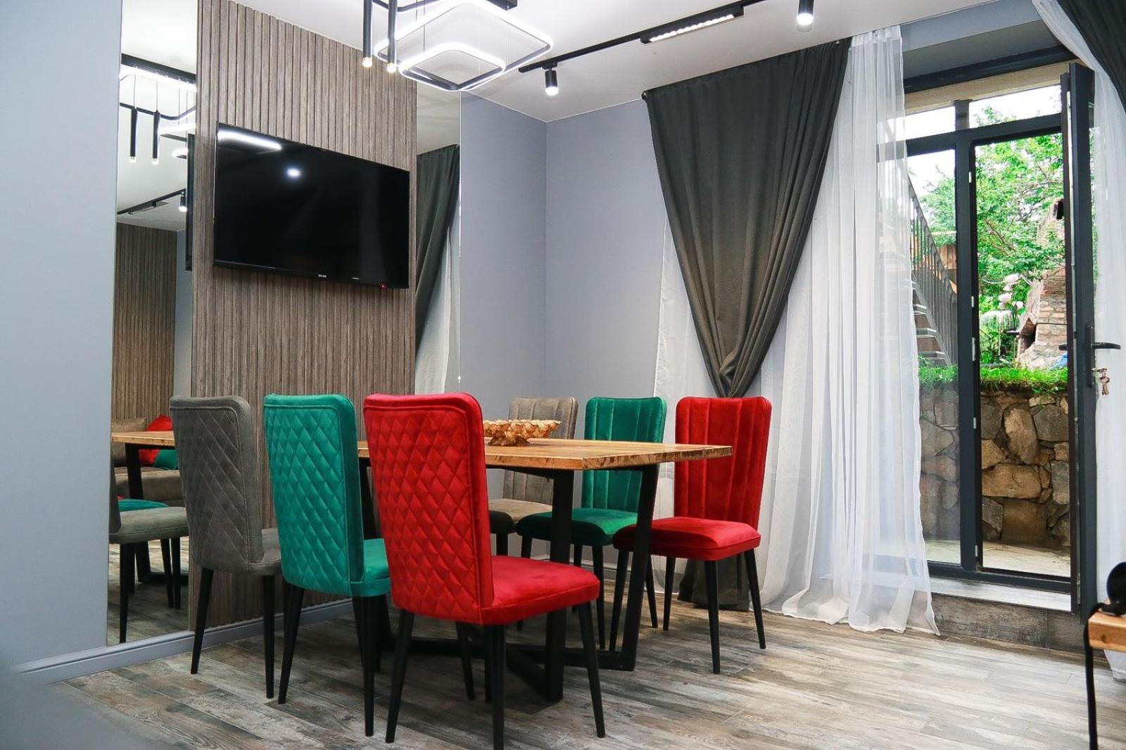 Dilijan Family House with Pool 2BD, service by Estate EVN