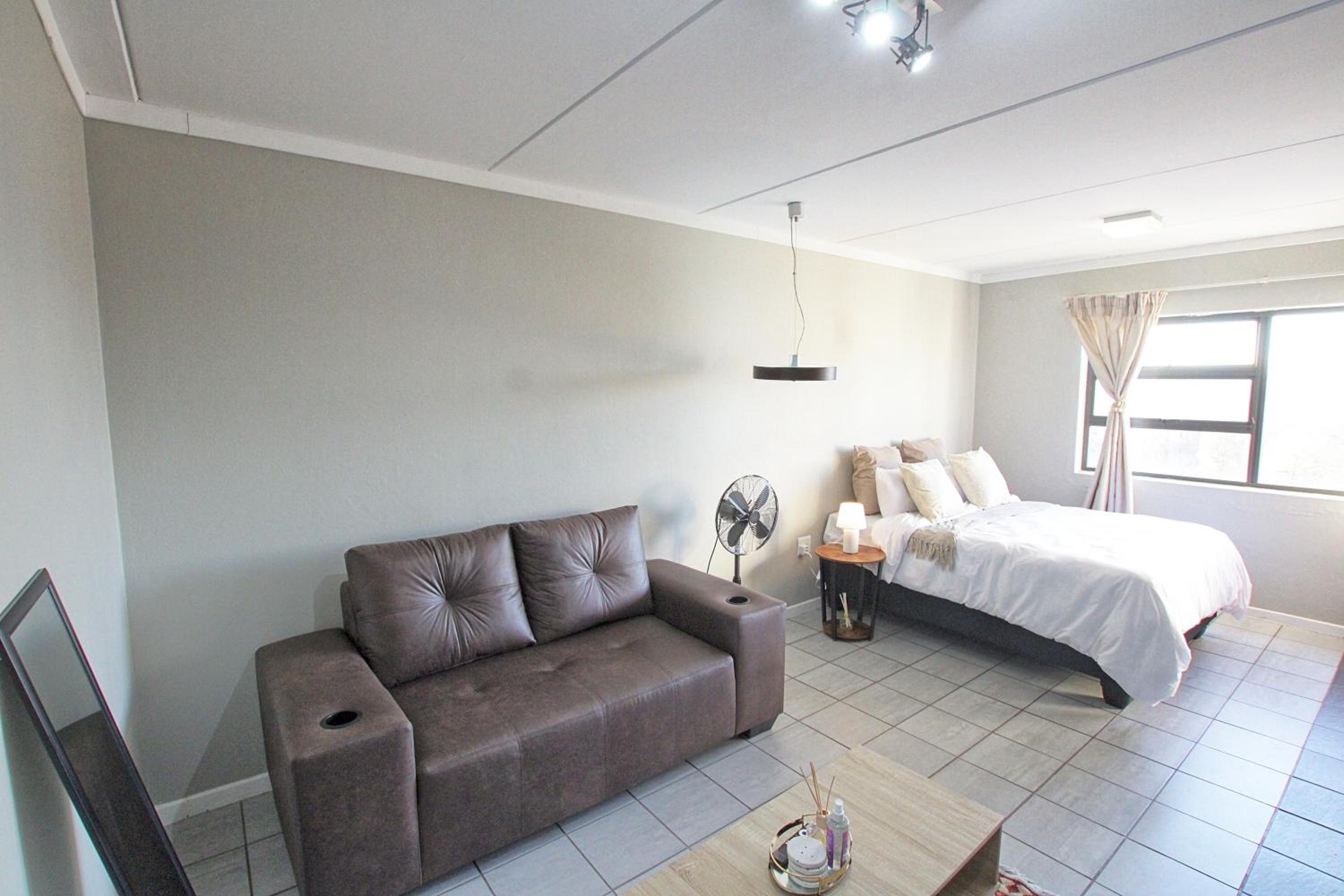 Modern Bachelor Apartment in Dainfern, Sandton view 2