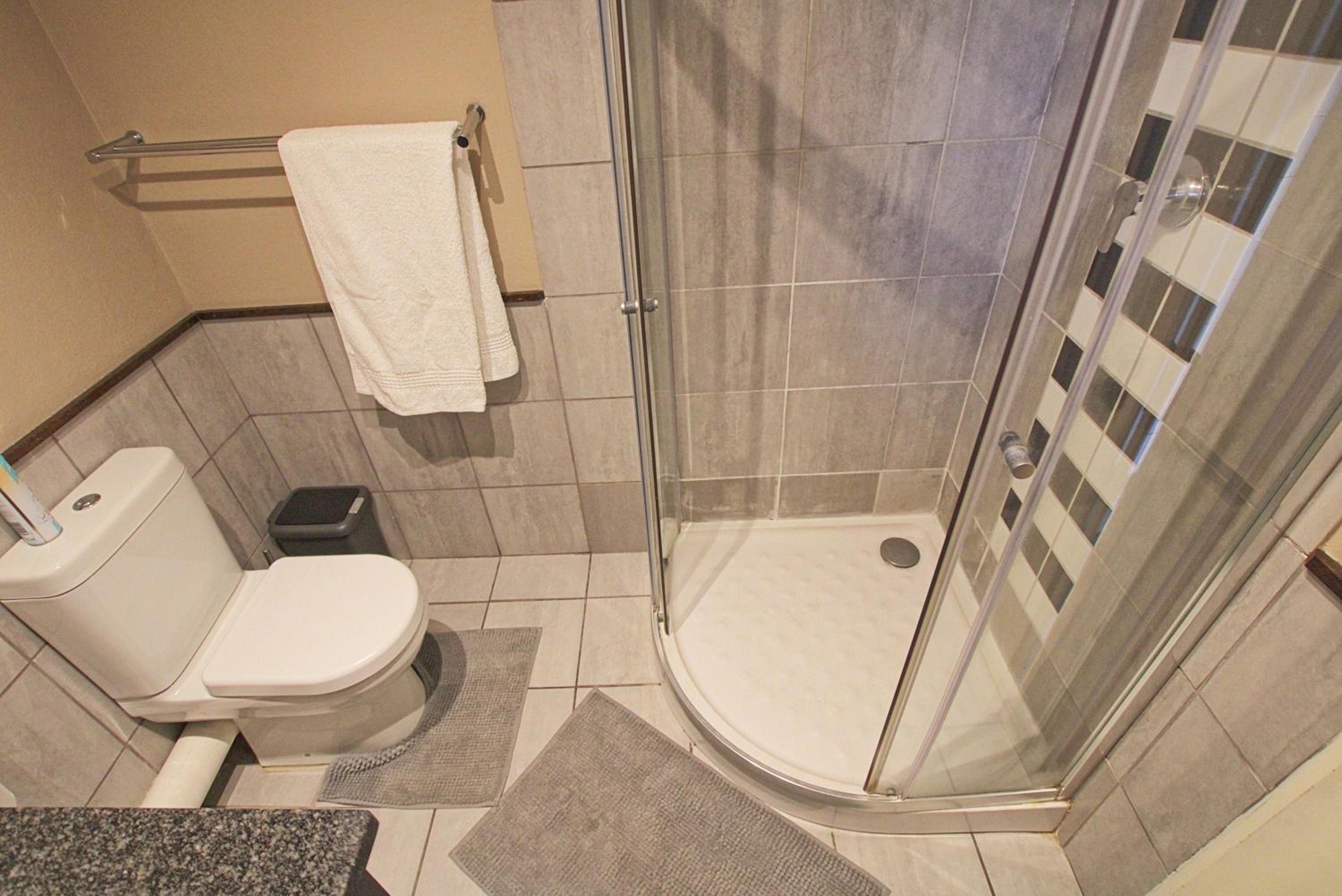 Modern Bachelor Apartment in Dainfern, Sandton view 5