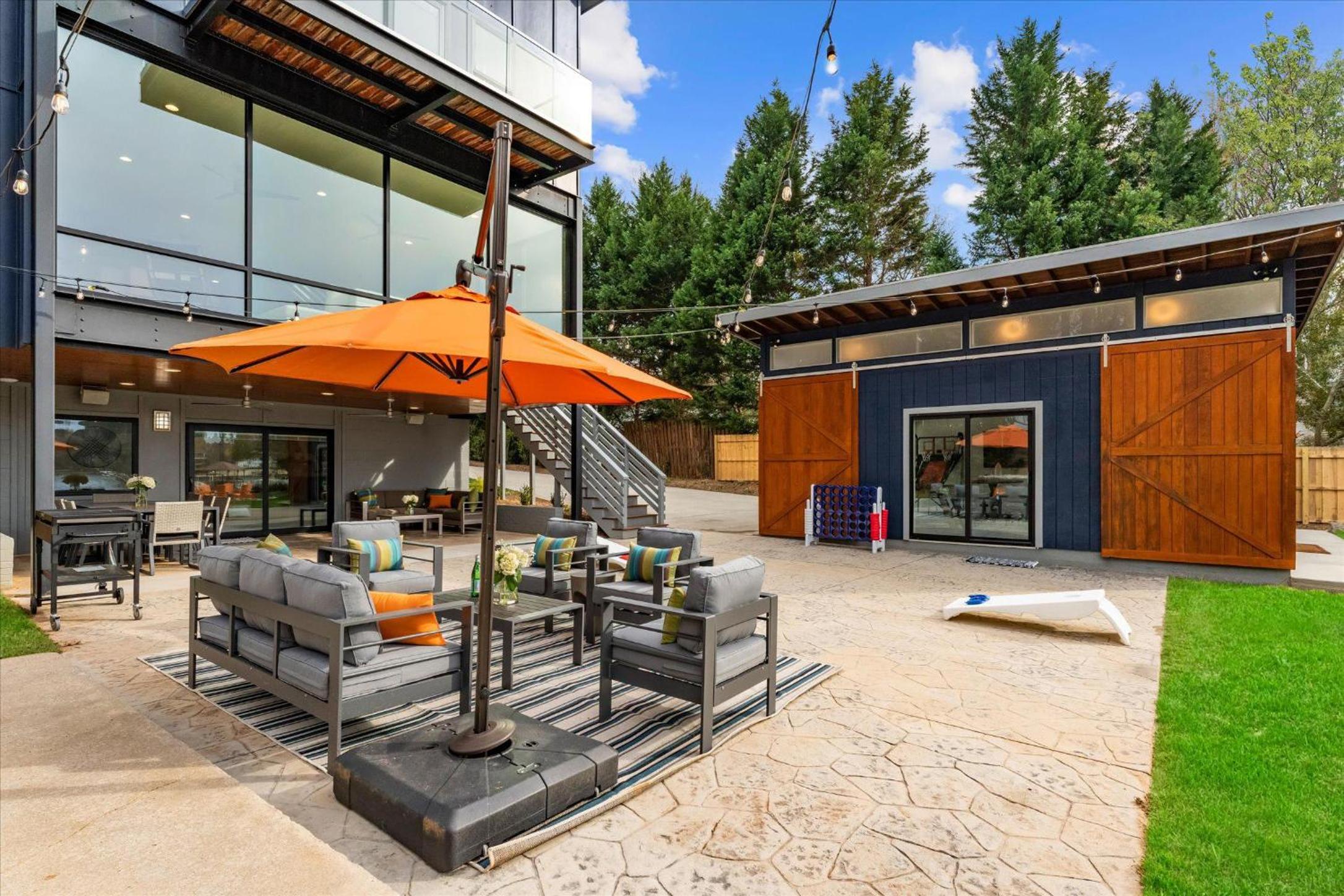 Blue Haven w/Game Room, Hot Tub & Optional Boat Rental view 4