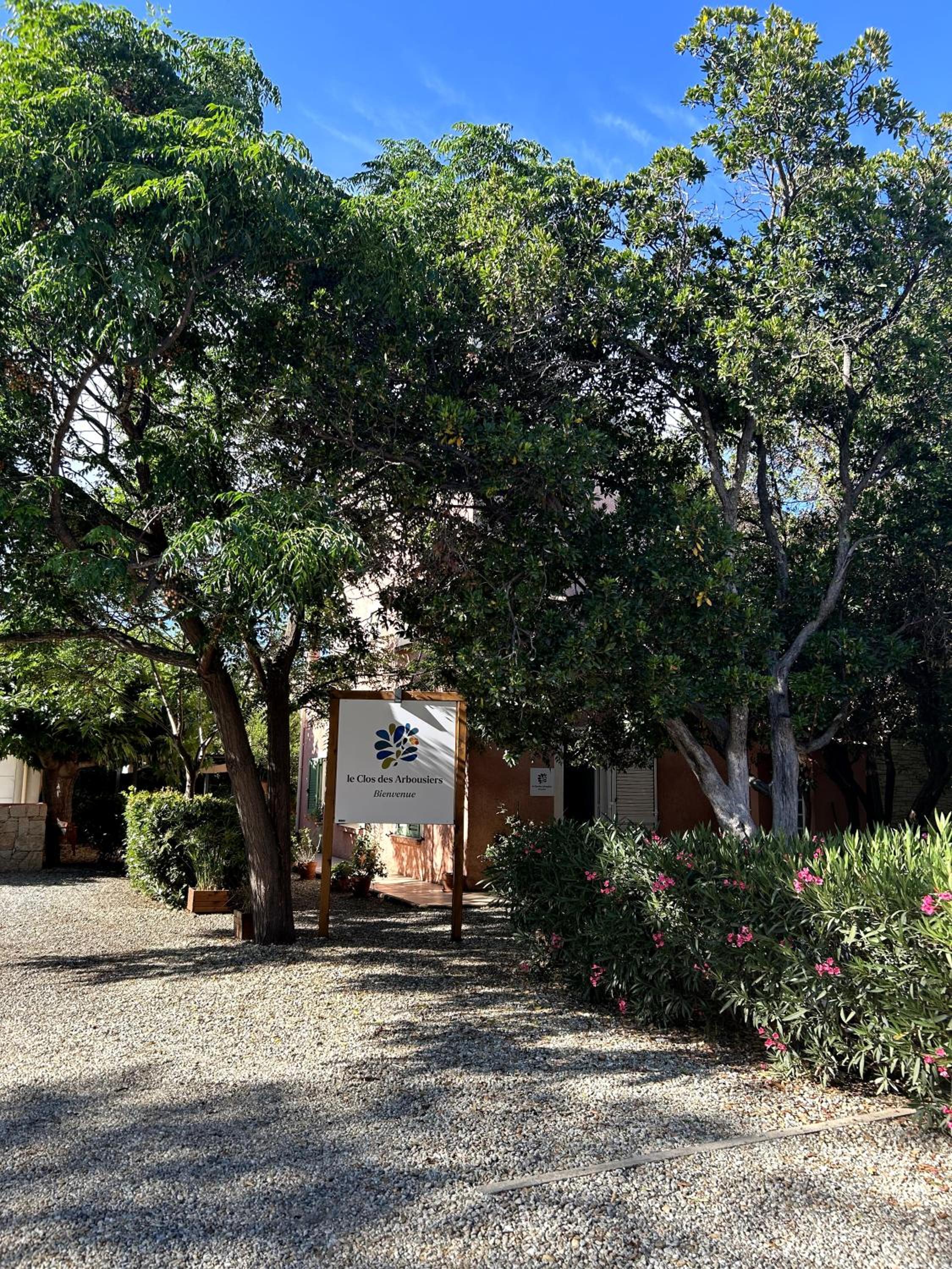 Le Clos des Arbousiers view 5