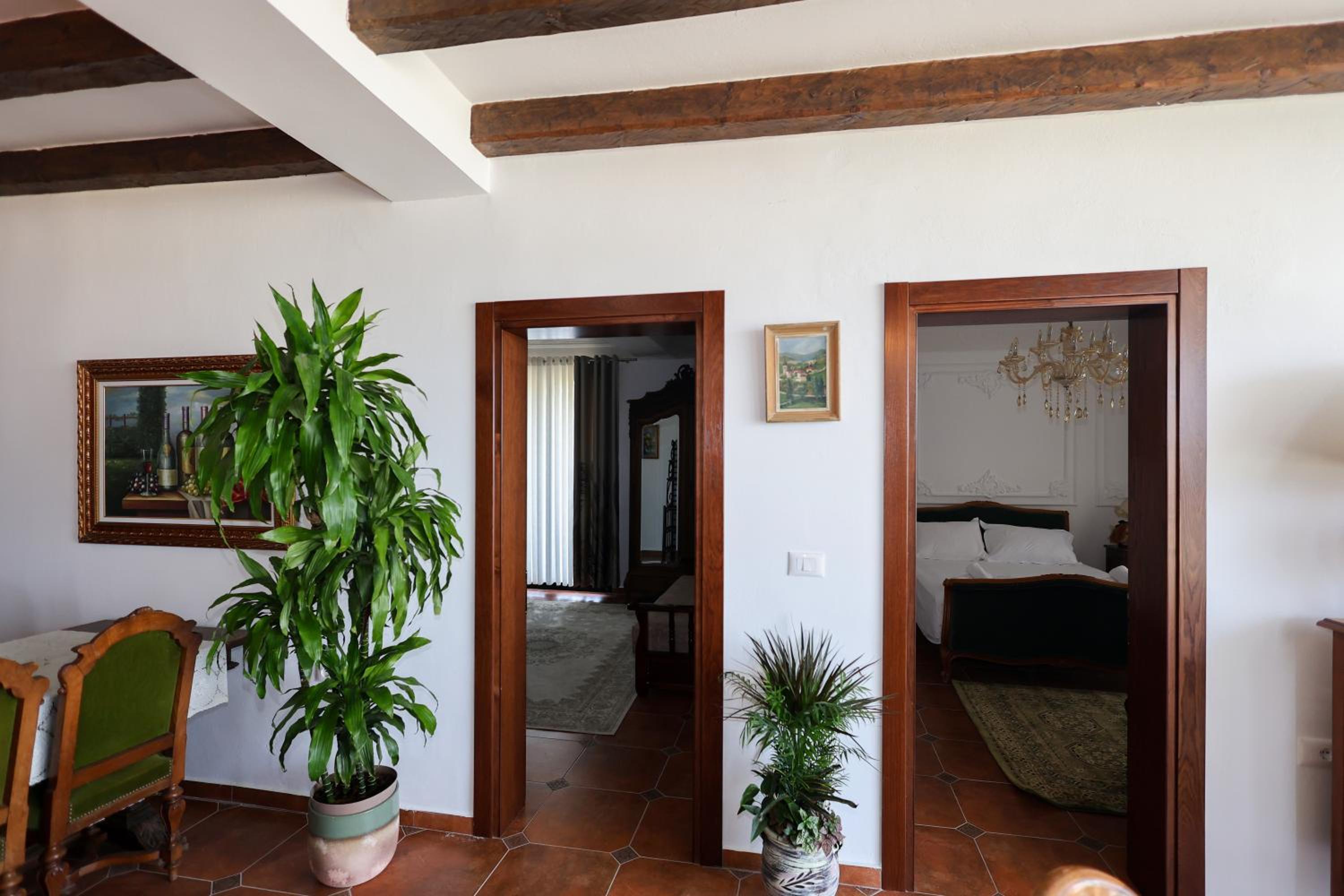 Sunrise House - Swimming Pool