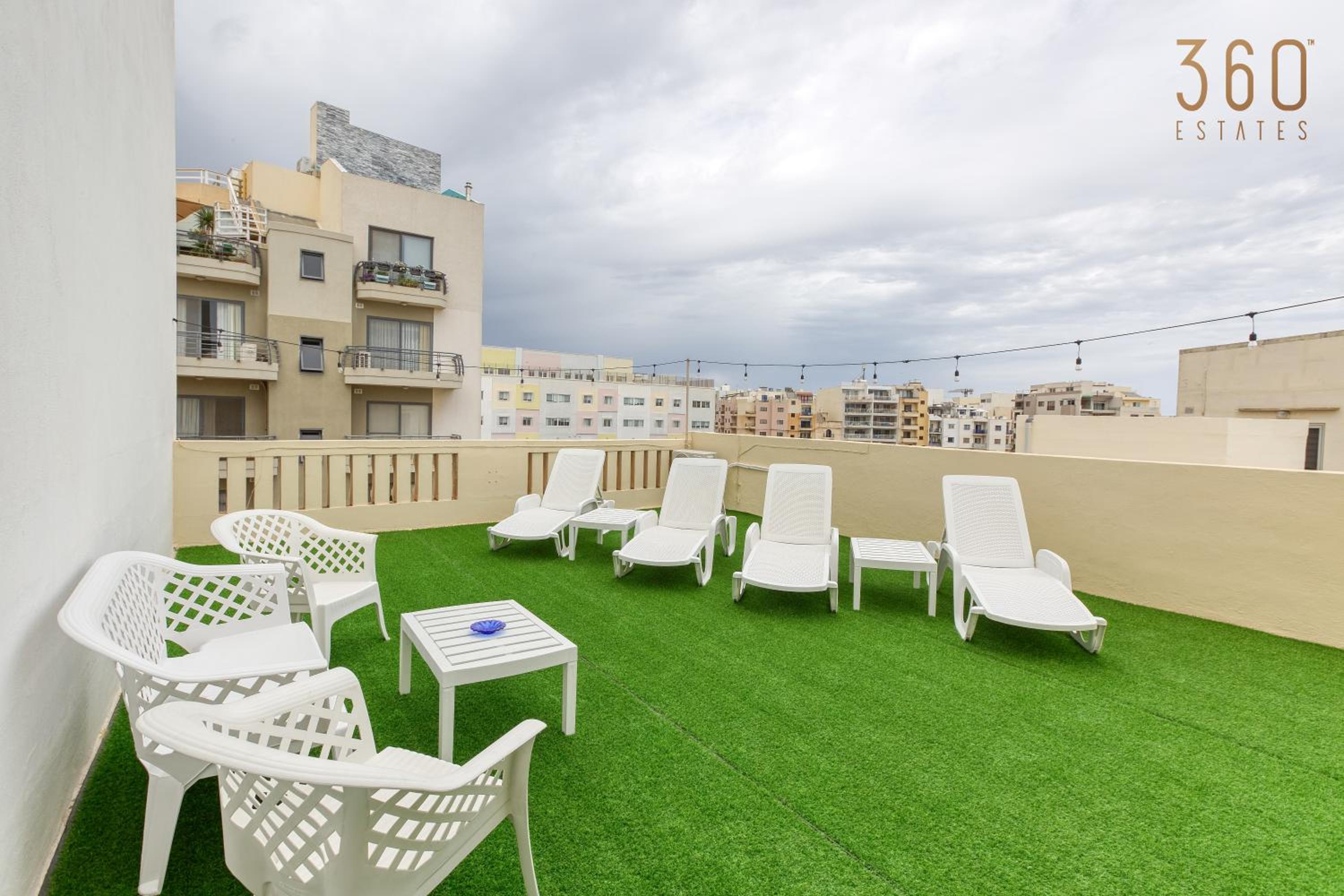 Spacious 4BR Terraced House with Rooftop Access by 360 Estates view 3