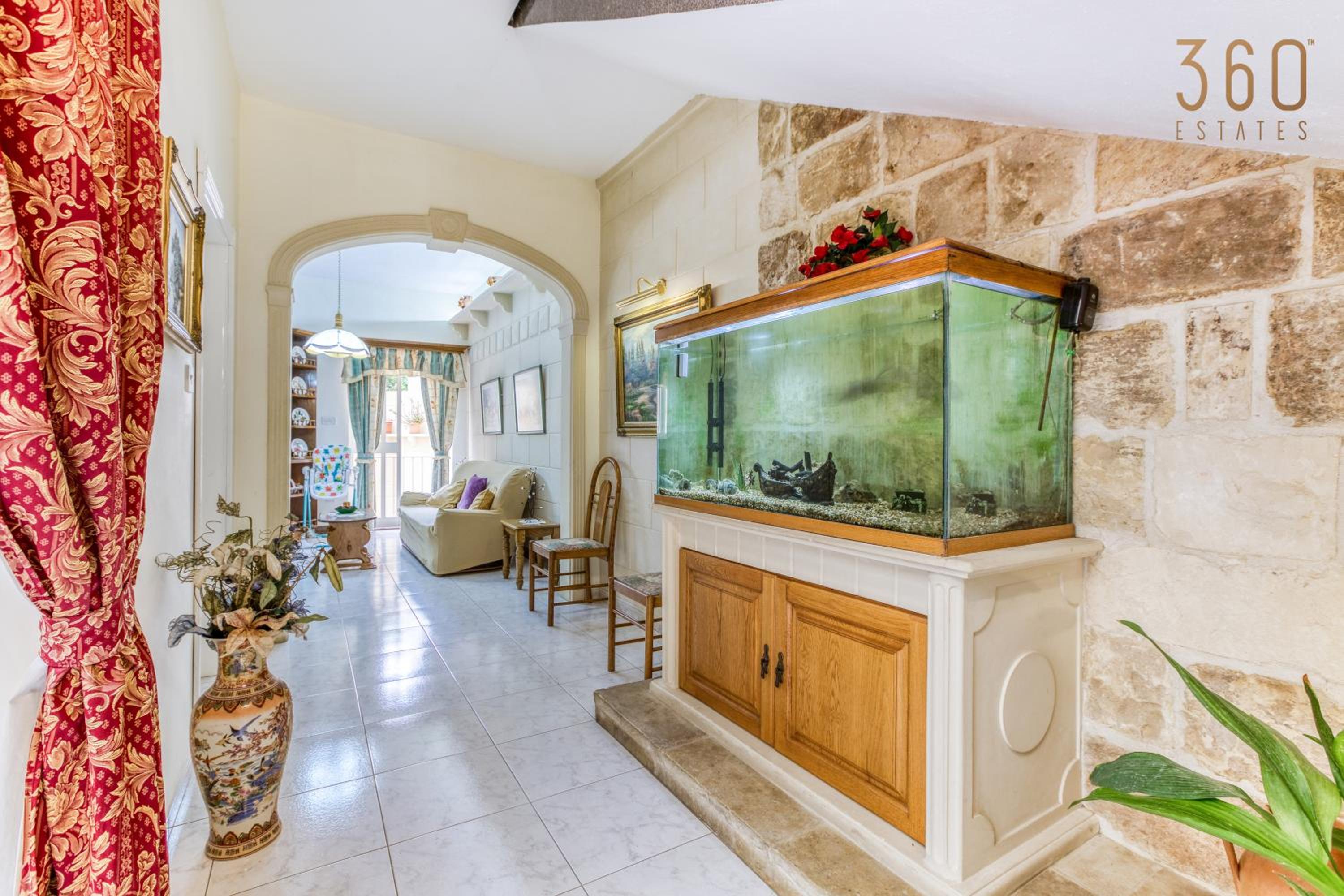 Spacious 4BR Terraced House with Rooftop Access by 360 Estates view 5
