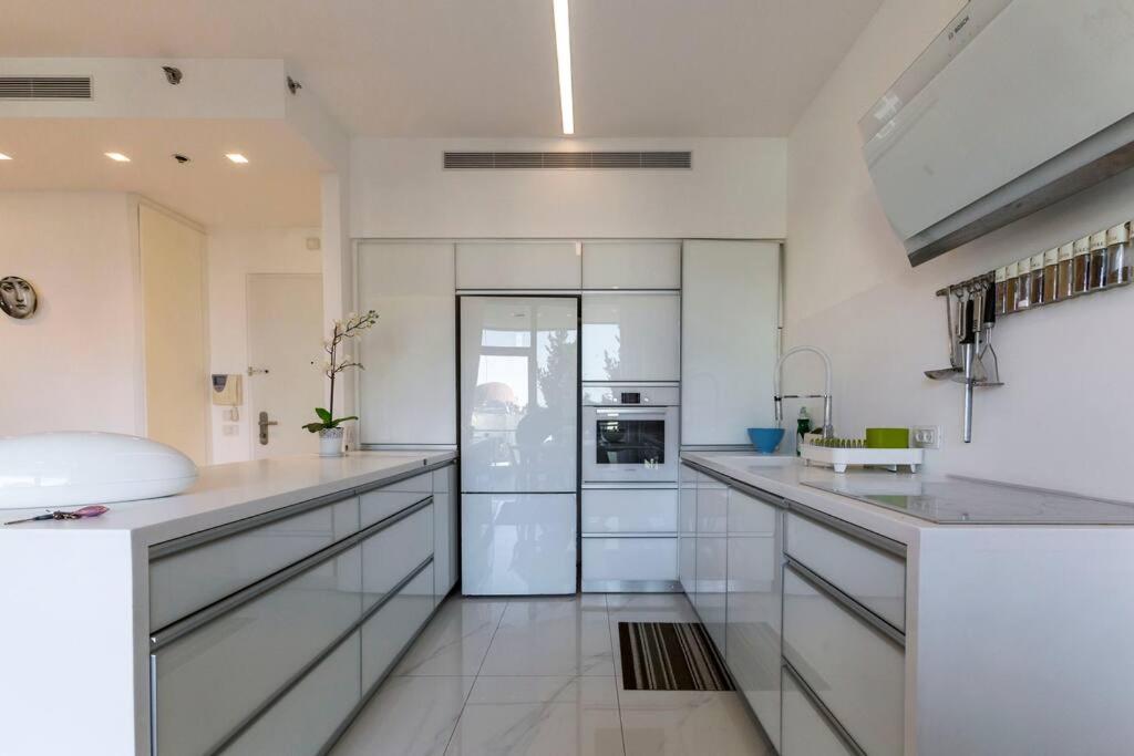 Luxury 3 bedrooms rothschild view 2