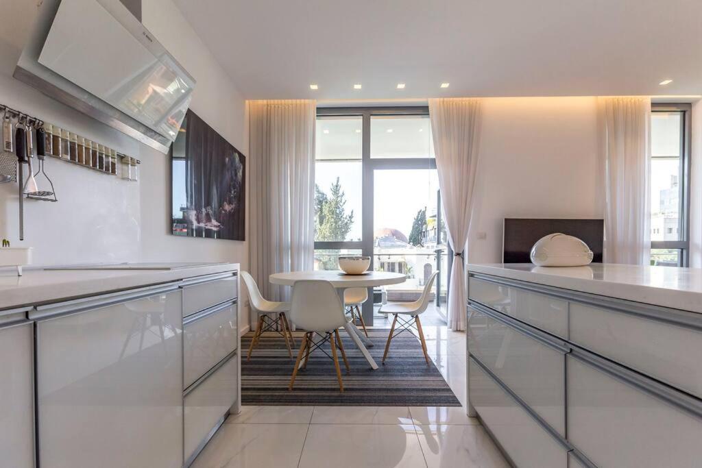 Luxury 3 bedrooms rothschild view 3