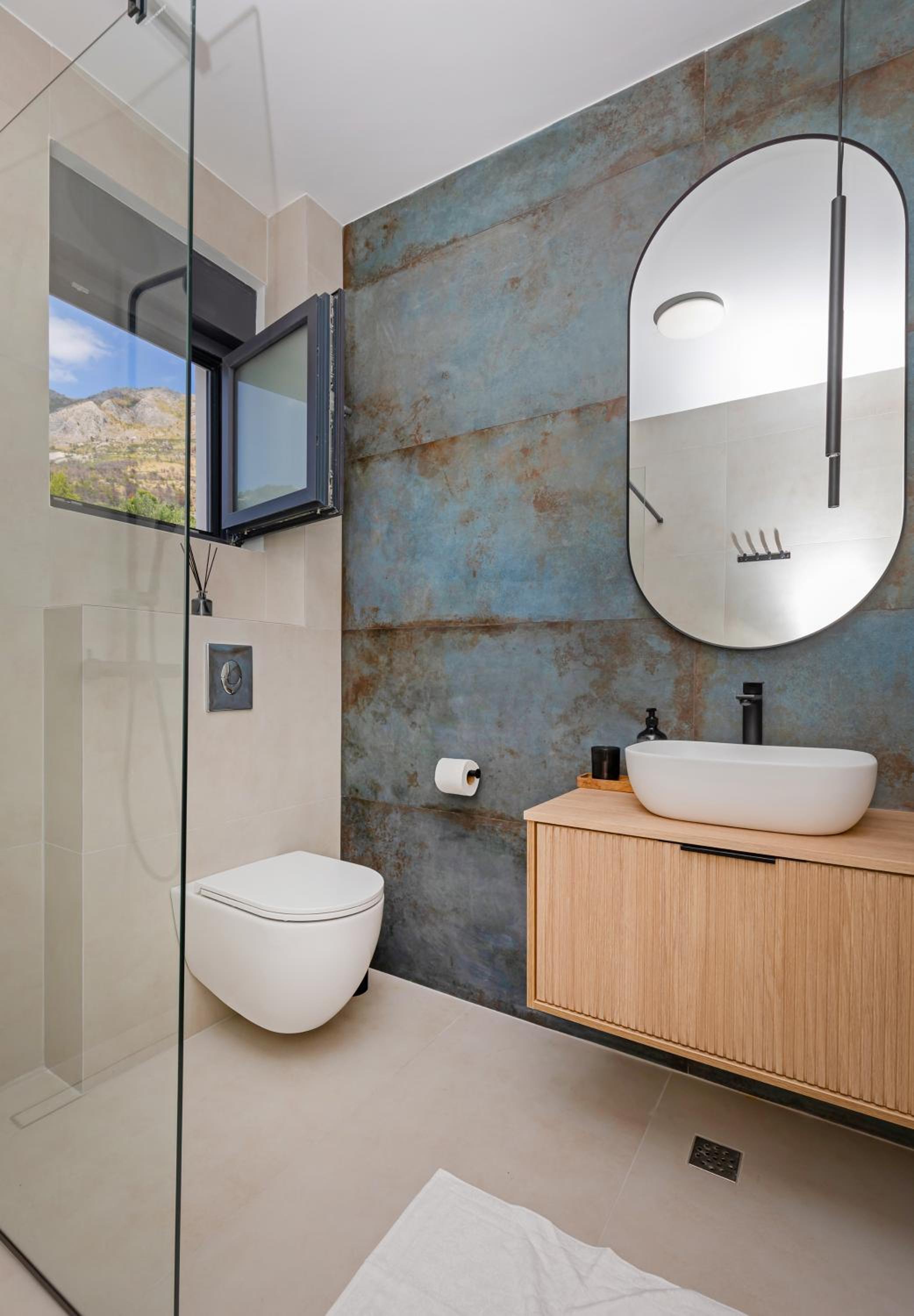 House Aqua