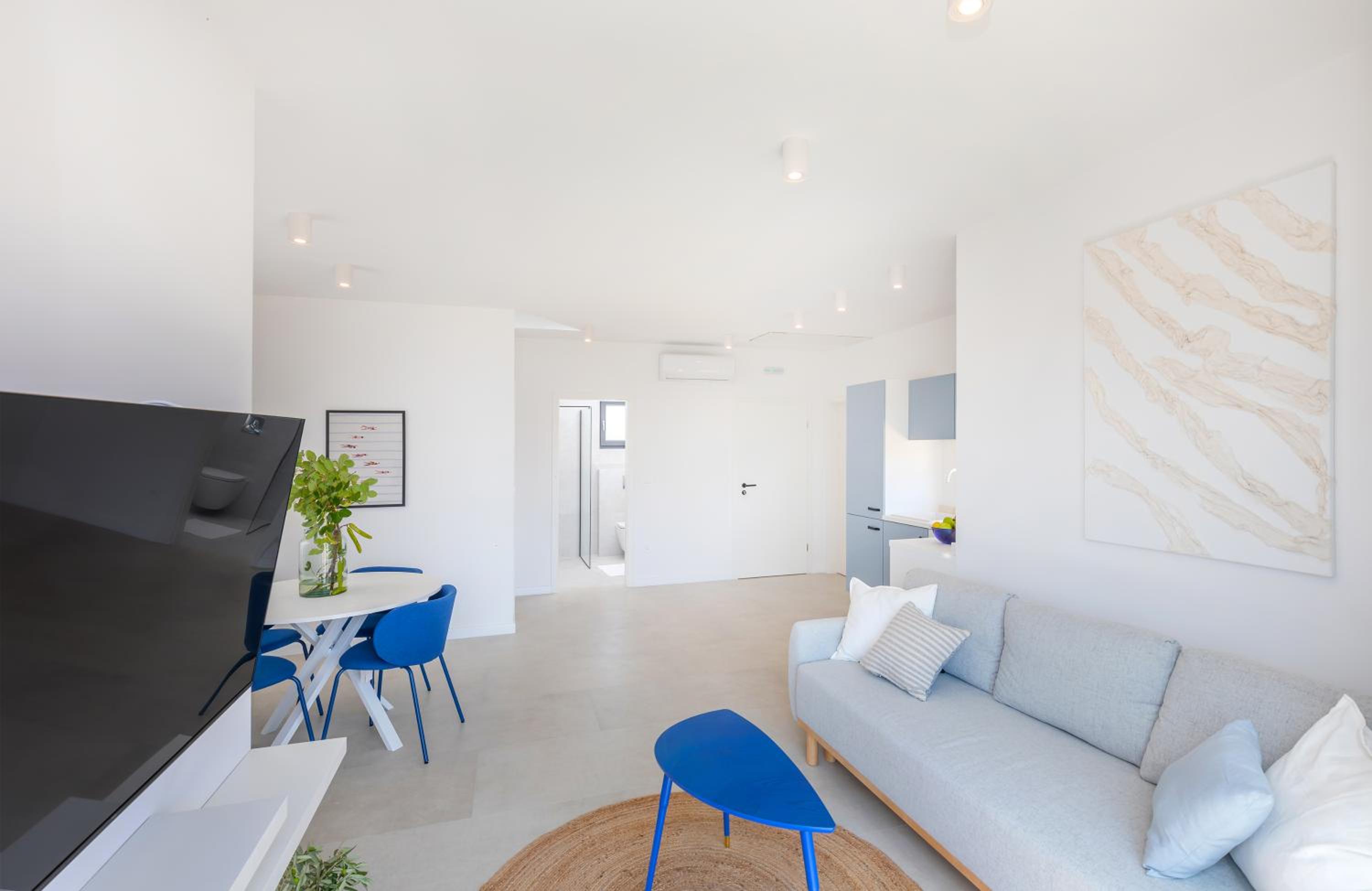 House Aqua
