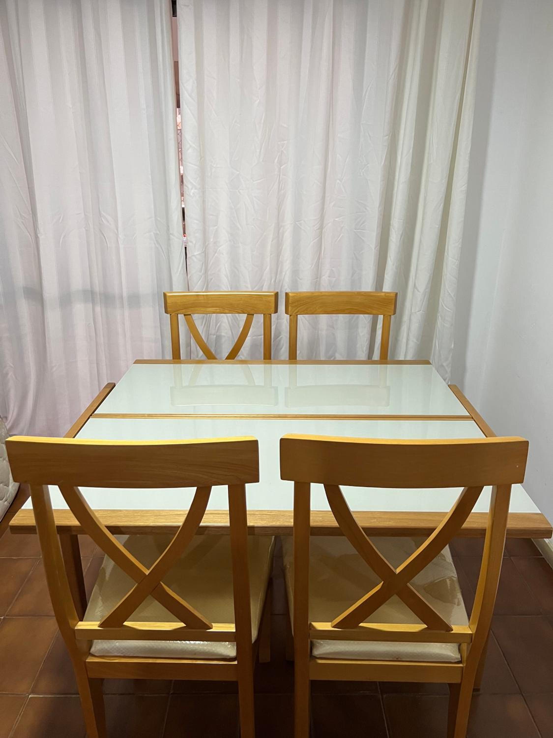 Pitangueiras com cadeira e guarda-sol exclusivo, limpeza diária, piscina climatizada e Wi-Fi