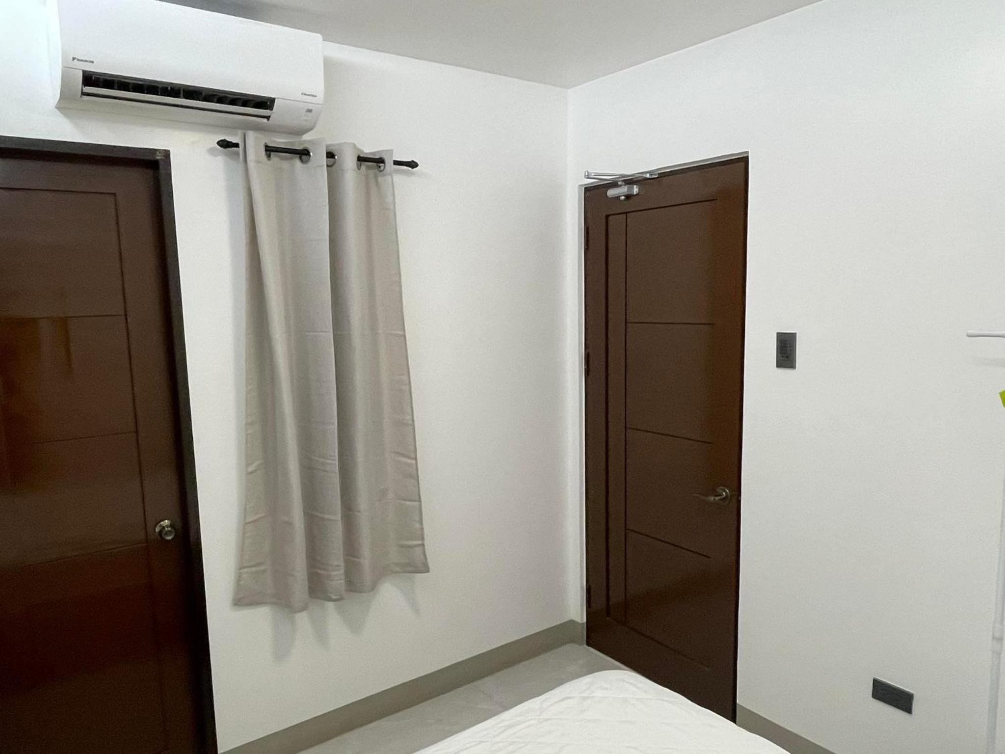 SHOWMECAS Alley Stay