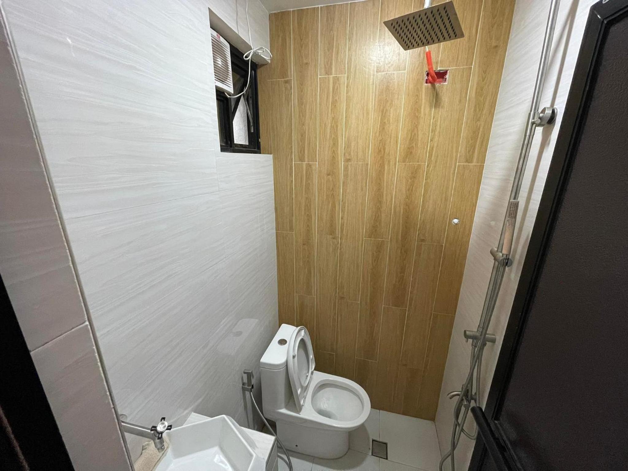 SHOWMECAS Alley Stay