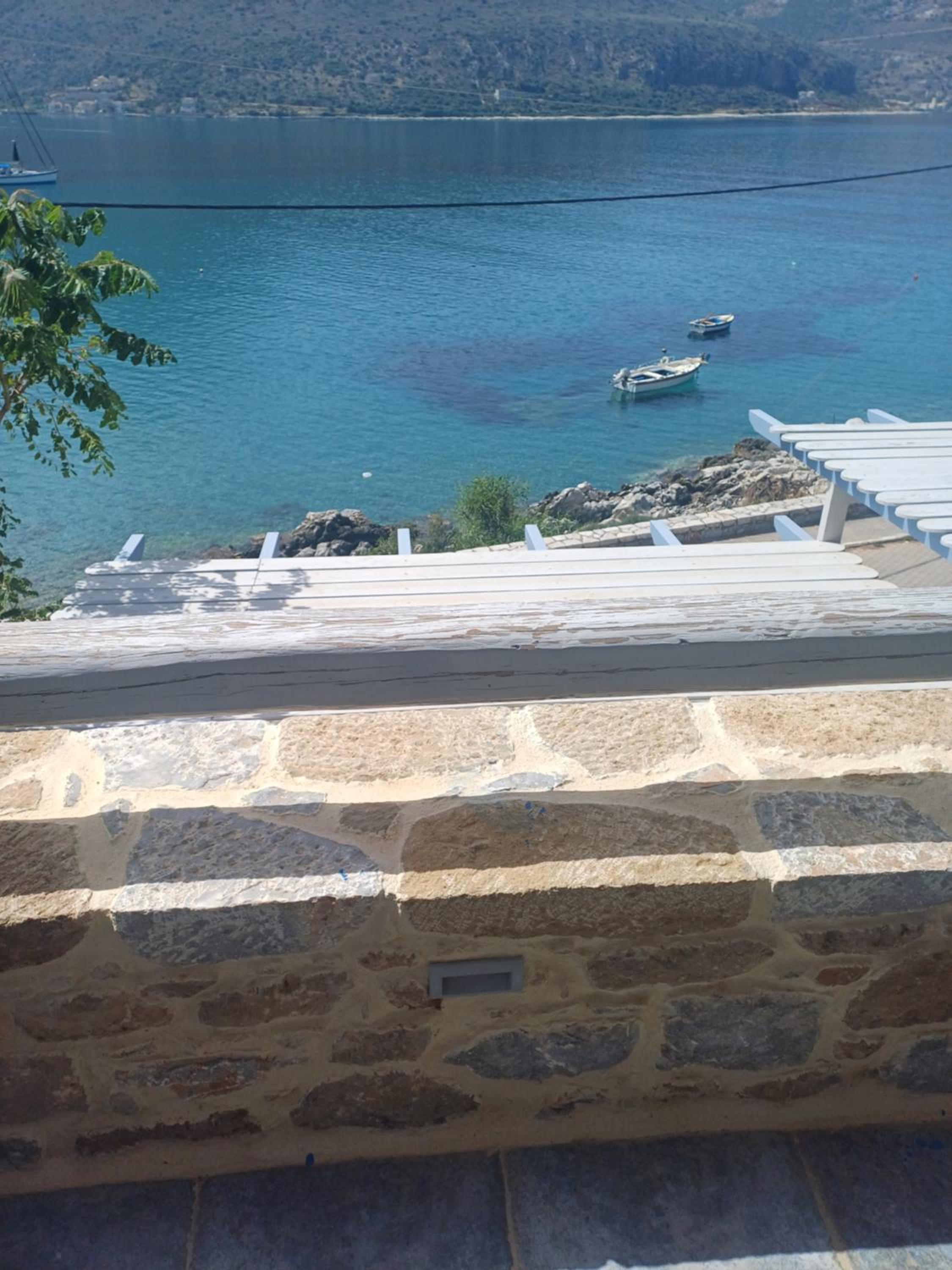Aqua Retreat mani view 3