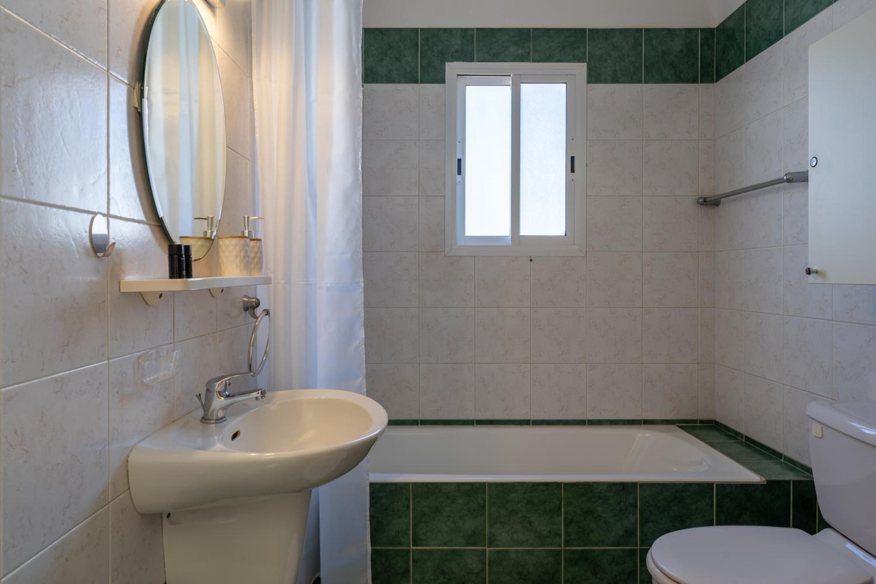 Stylish One Bedroom Apartment at Paphos Harbour