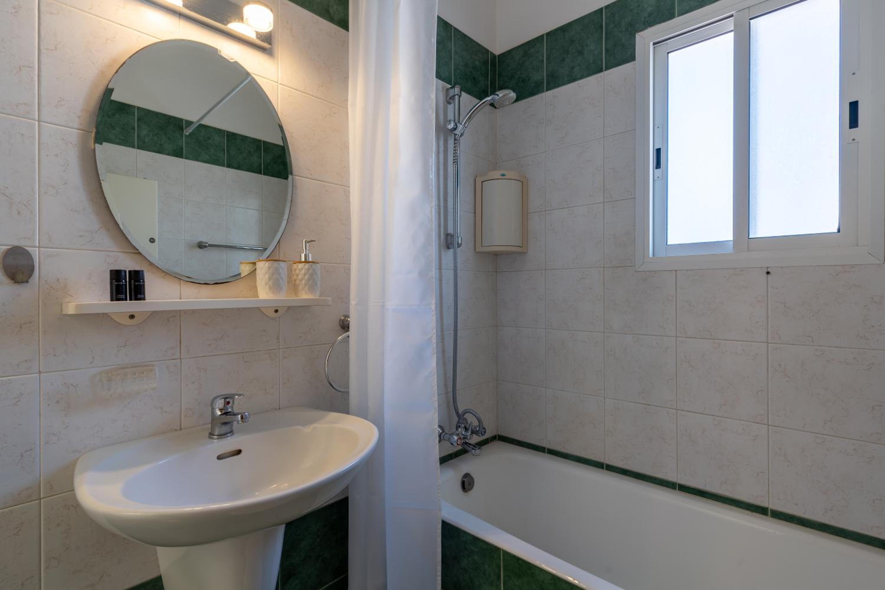Stylish One Bedroom Apartment at Paphos Harbour