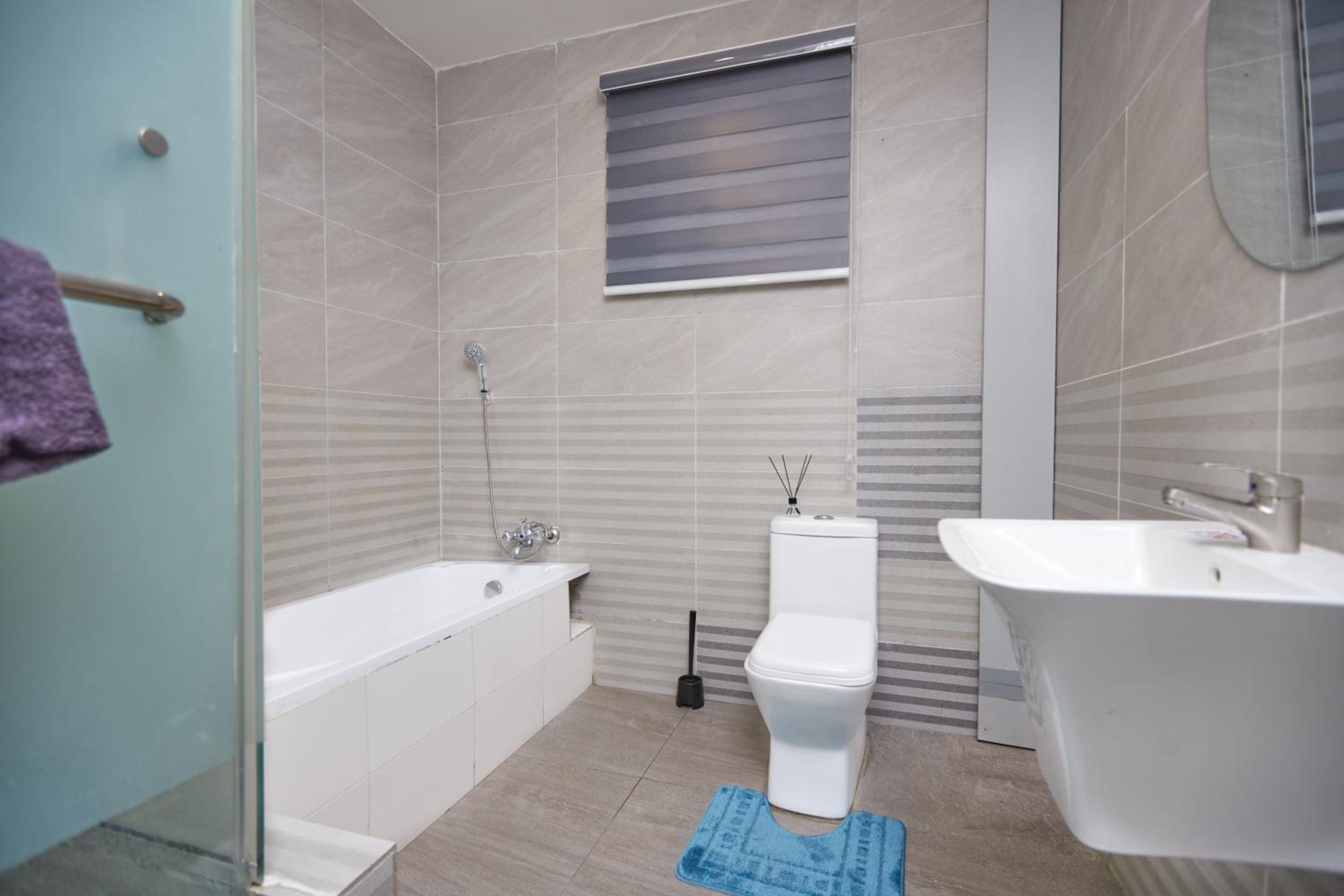 3 BEDROOM LUXURY APT IN Lekki view 2