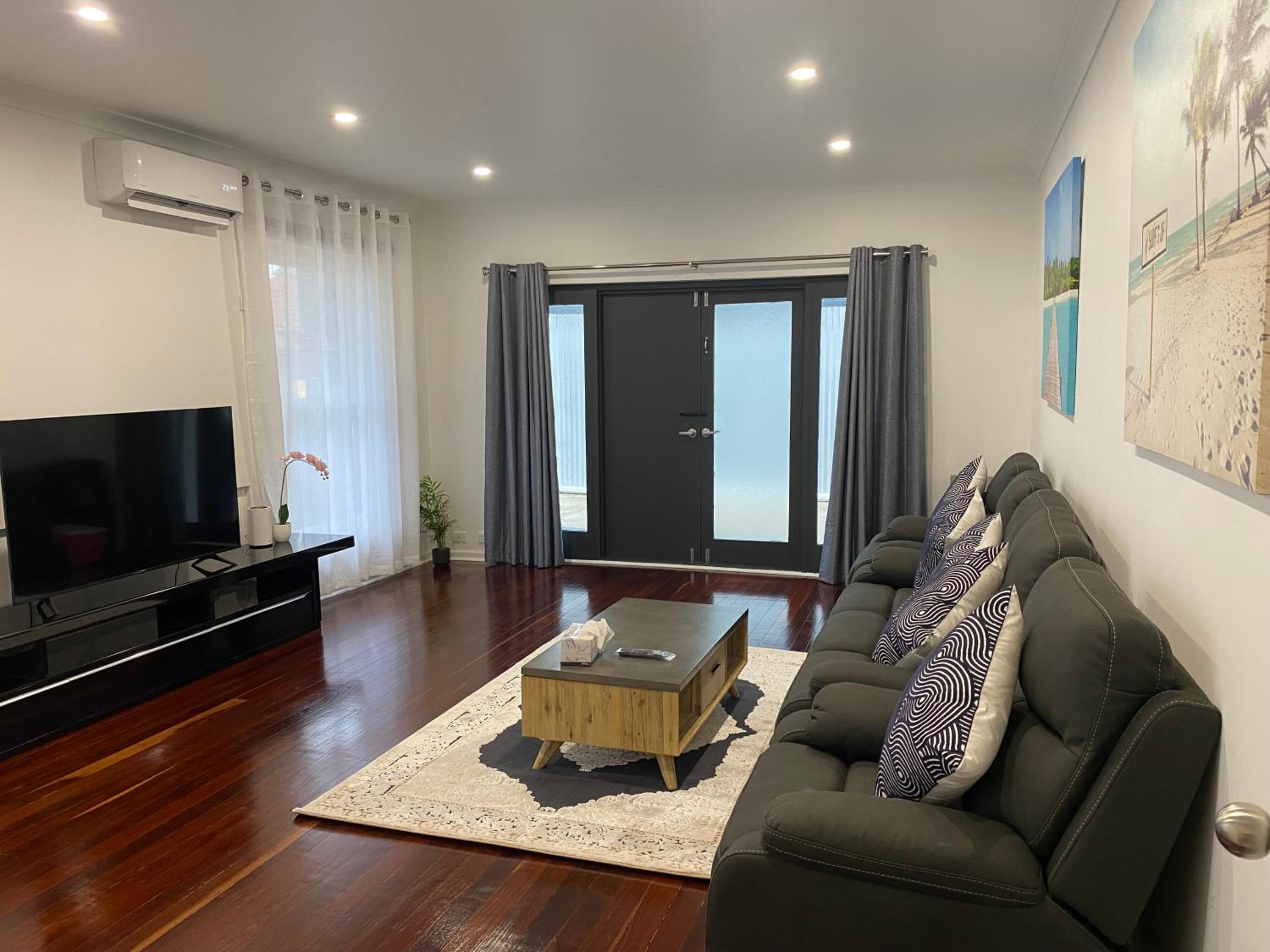 Beautiful 3 Bedrooms BNB between Airport and Sea