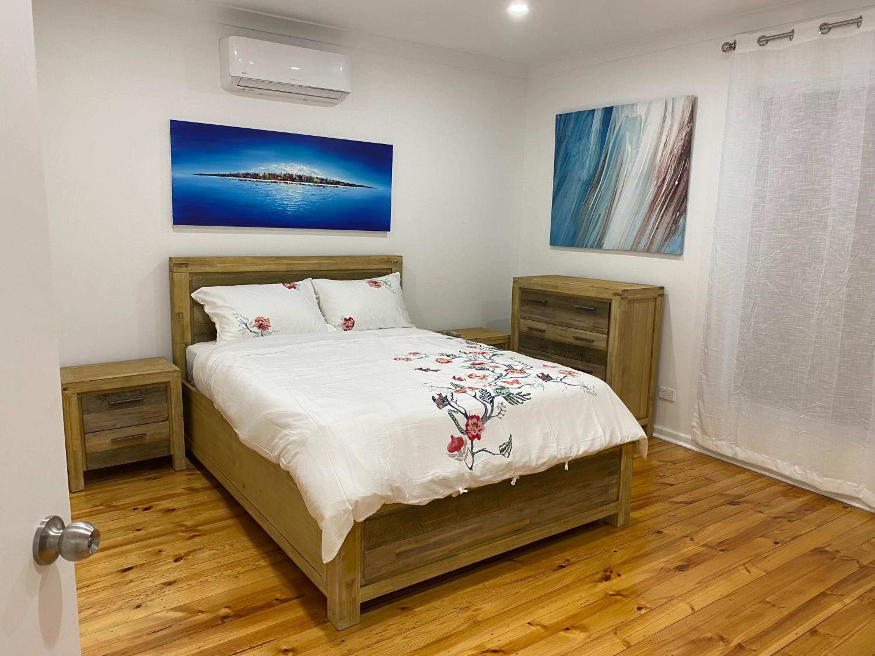 Beautiful 3 Bedrooms BNB between Airport and Sea