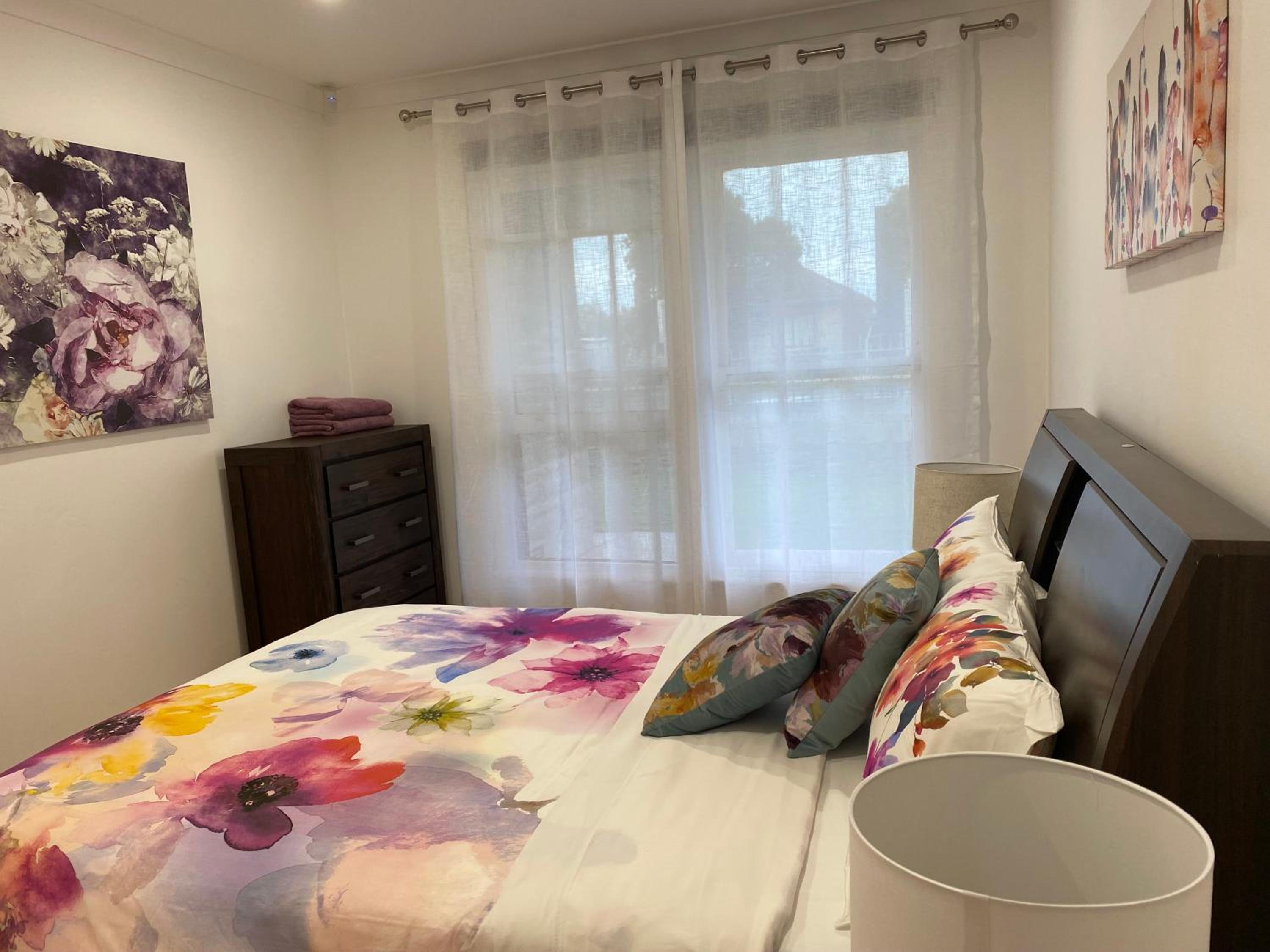 Beautiful 3 Bedrooms BNB between Airport and Sea