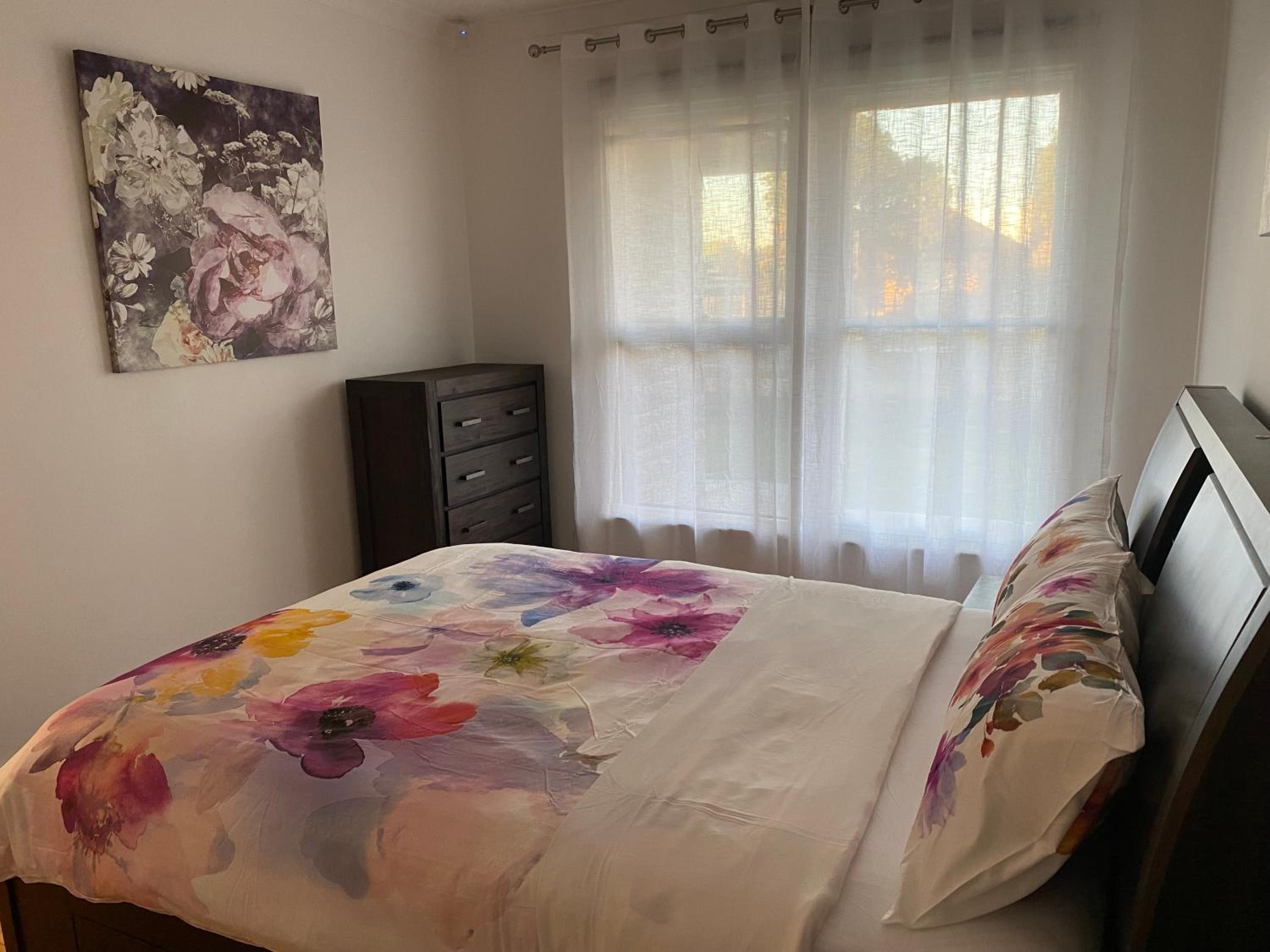 Beautiful 3 Bedrooms BNB between Airport and Sea
