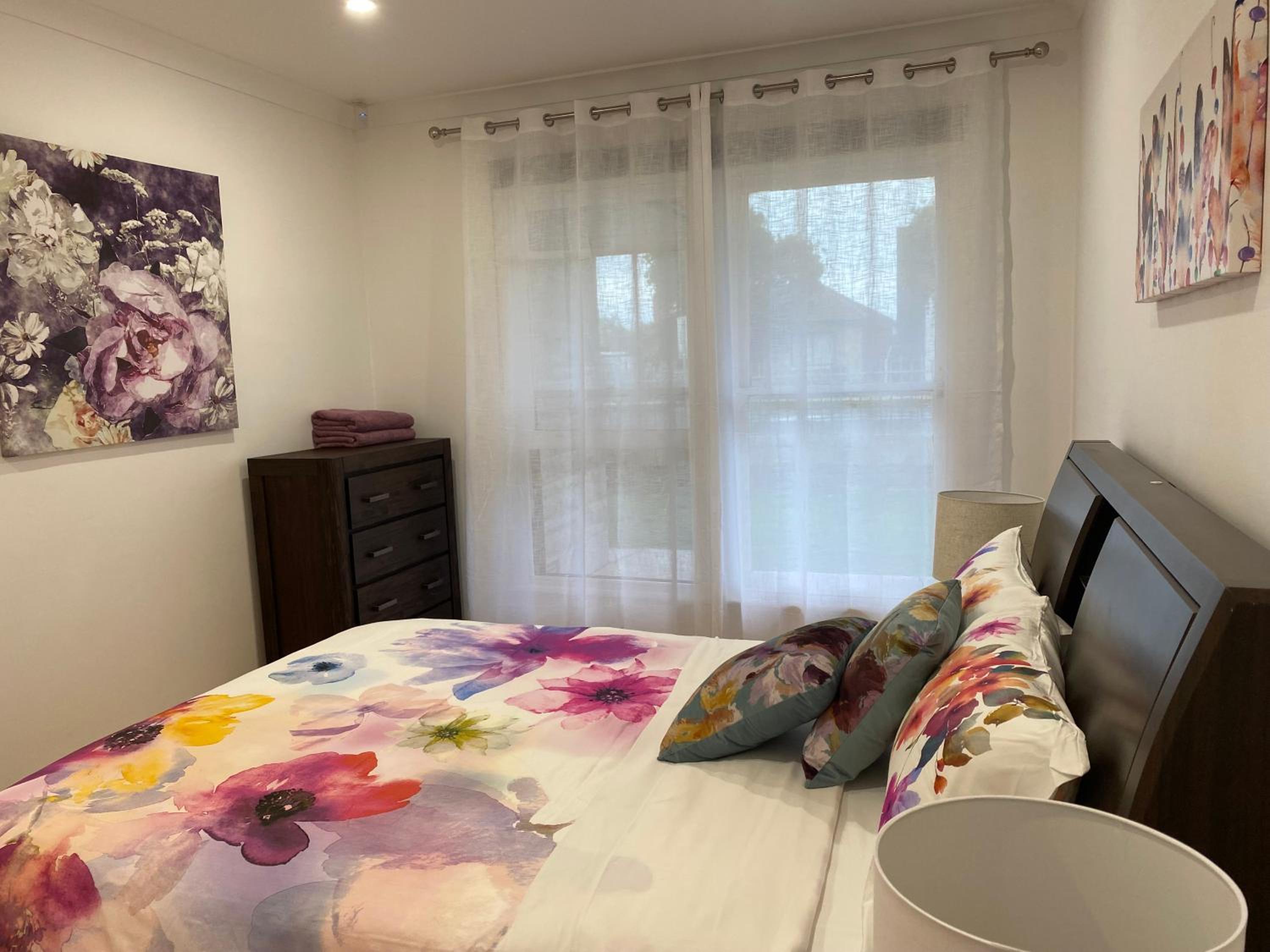 Beautiful 3 Bedrooms BNB between Airport and Sea