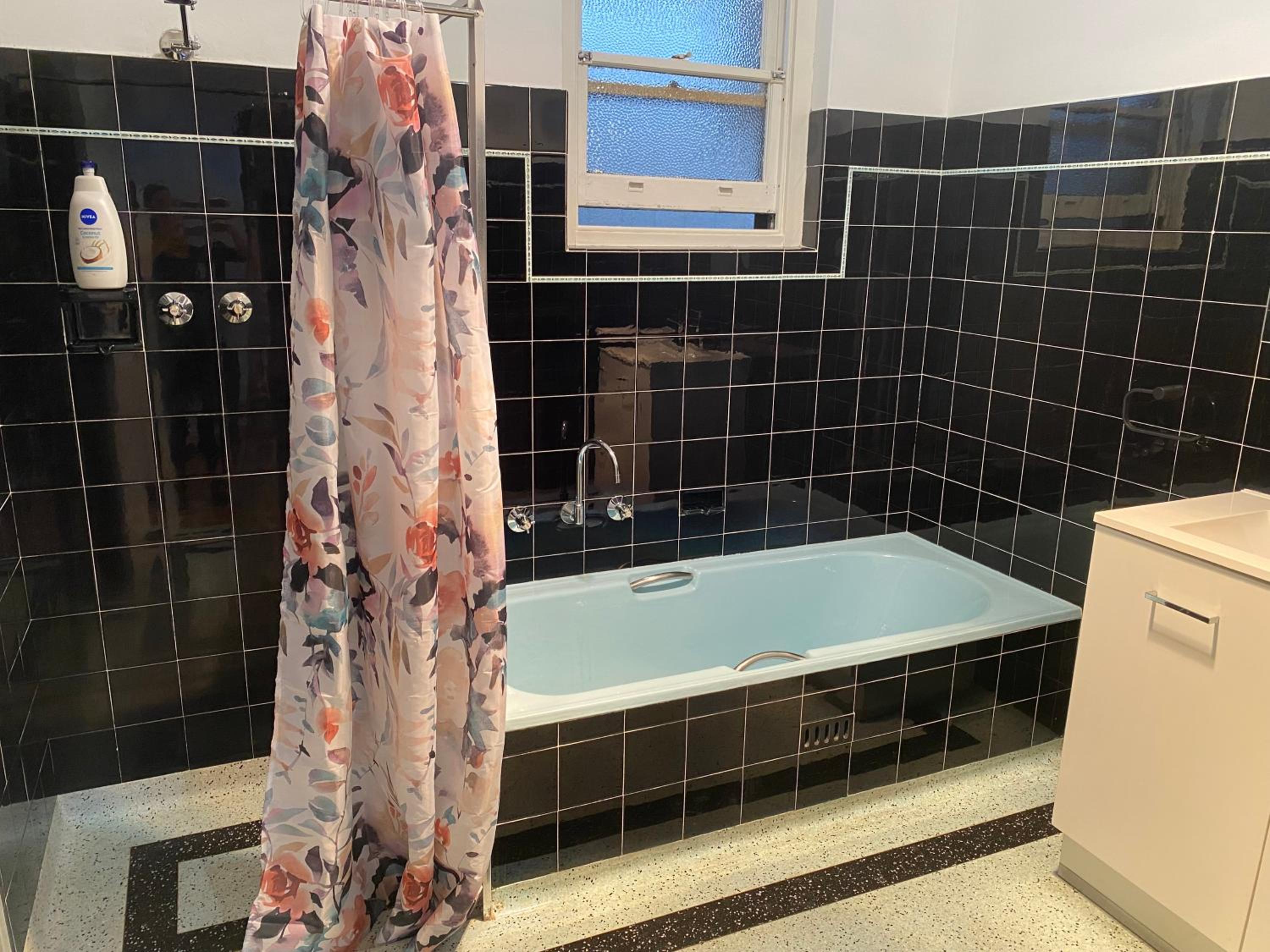Beautiful 3 Bedrooms BNB between Airport and Sea