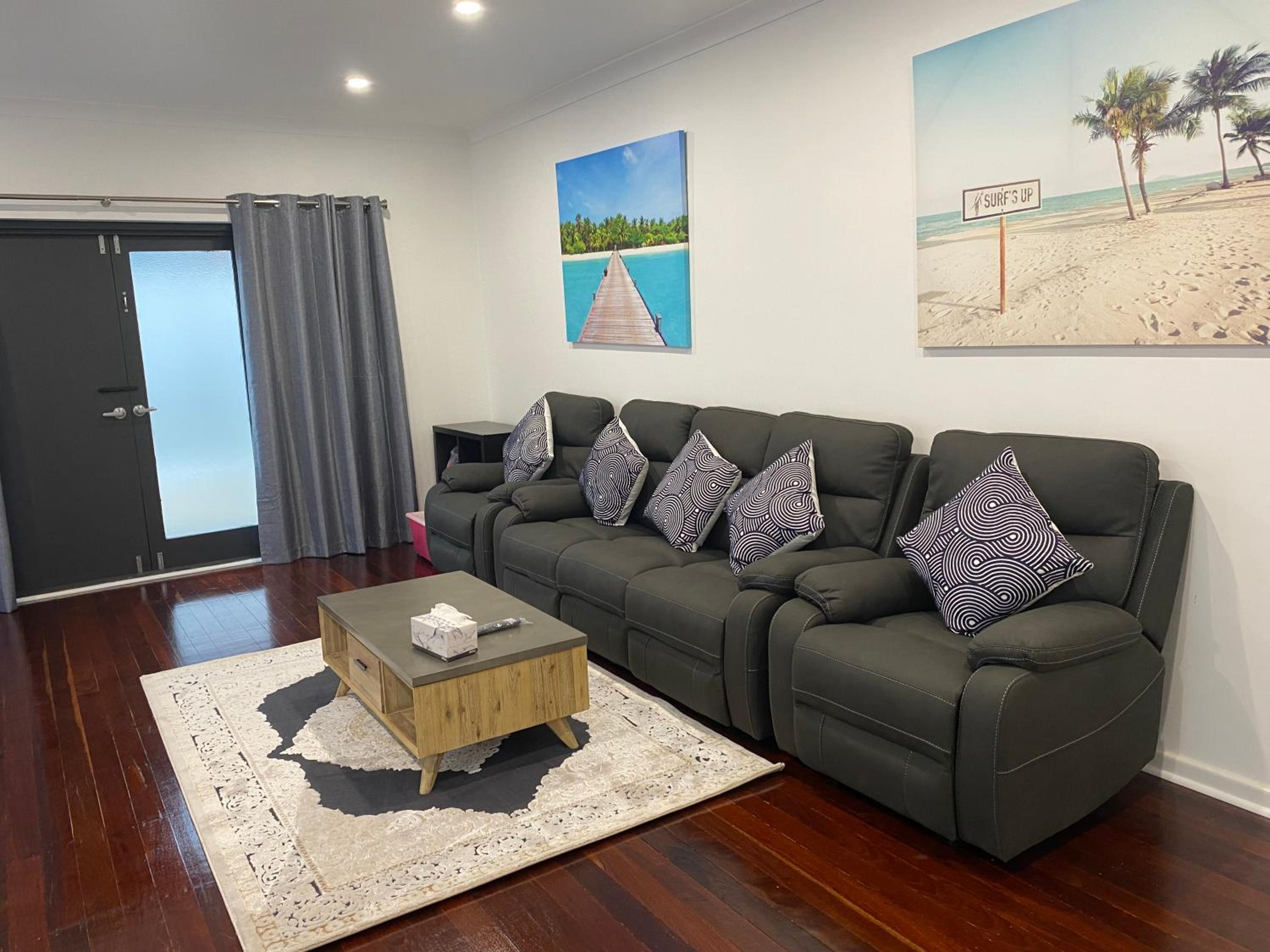 Beautiful 3 Bedrooms BNB between Airport and Sea