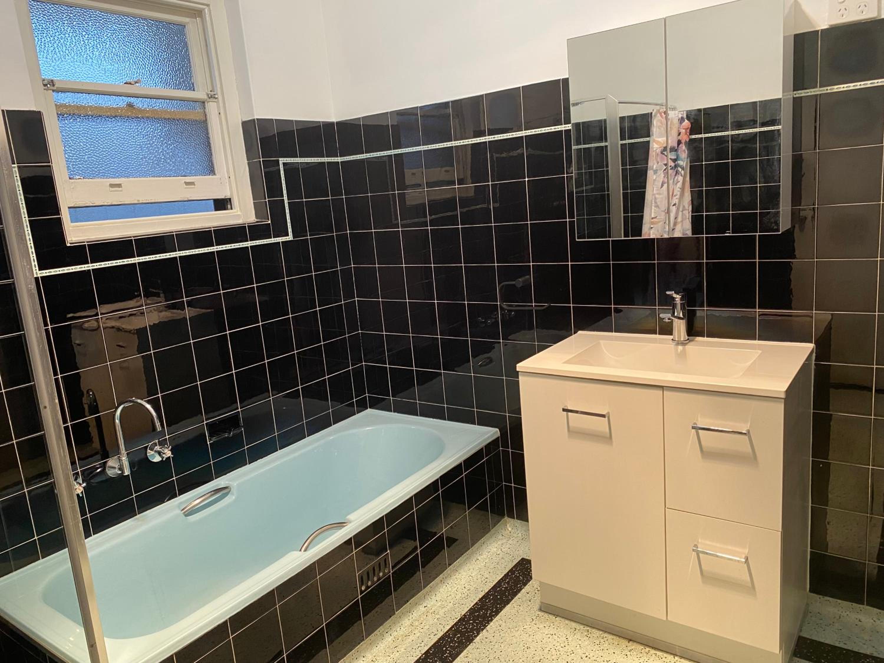 Beautiful 3 Bedrooms BNB between Airport and Sea