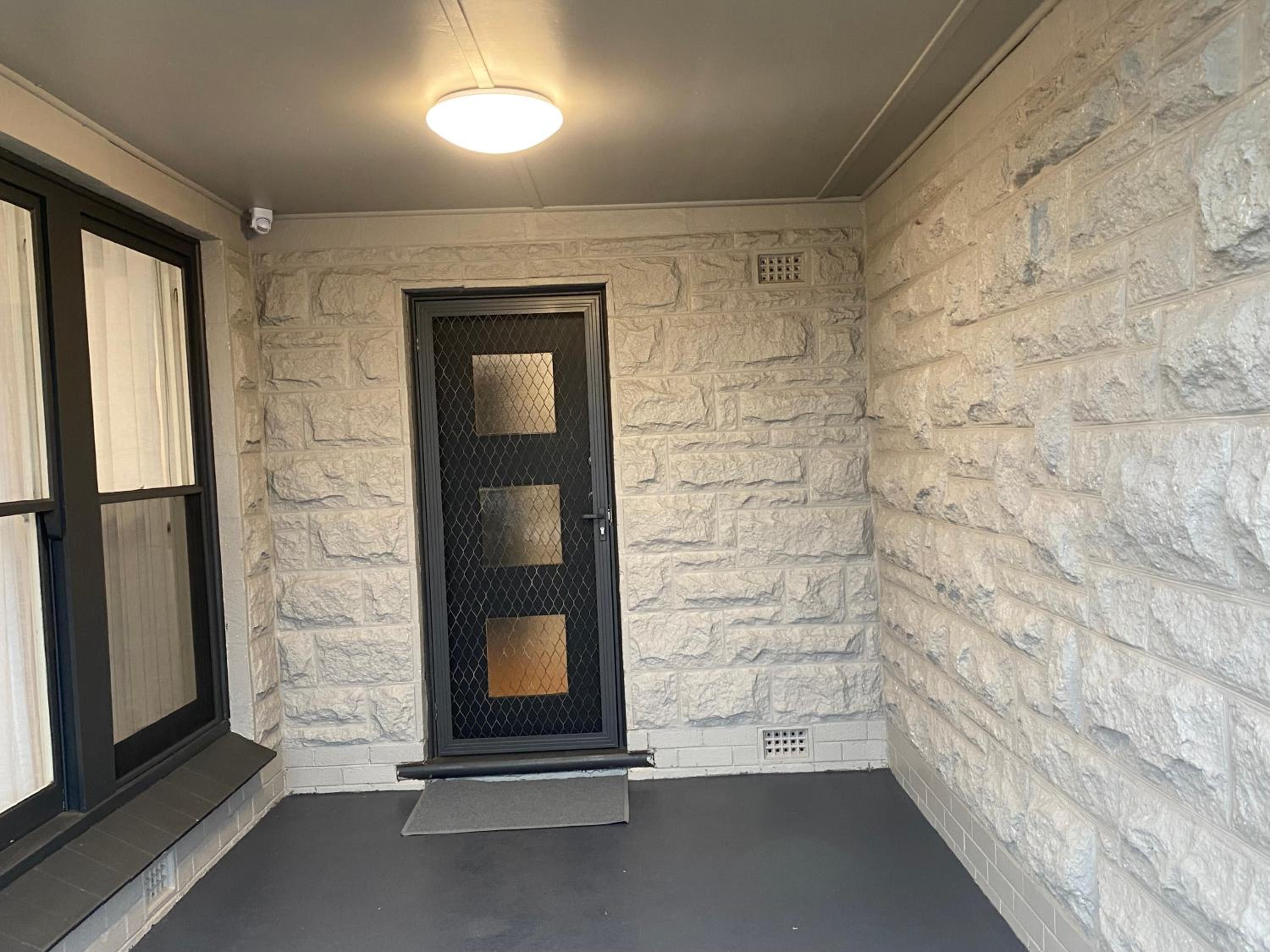 Beautiful 3 Bedrooms BNB between Airport and Sea