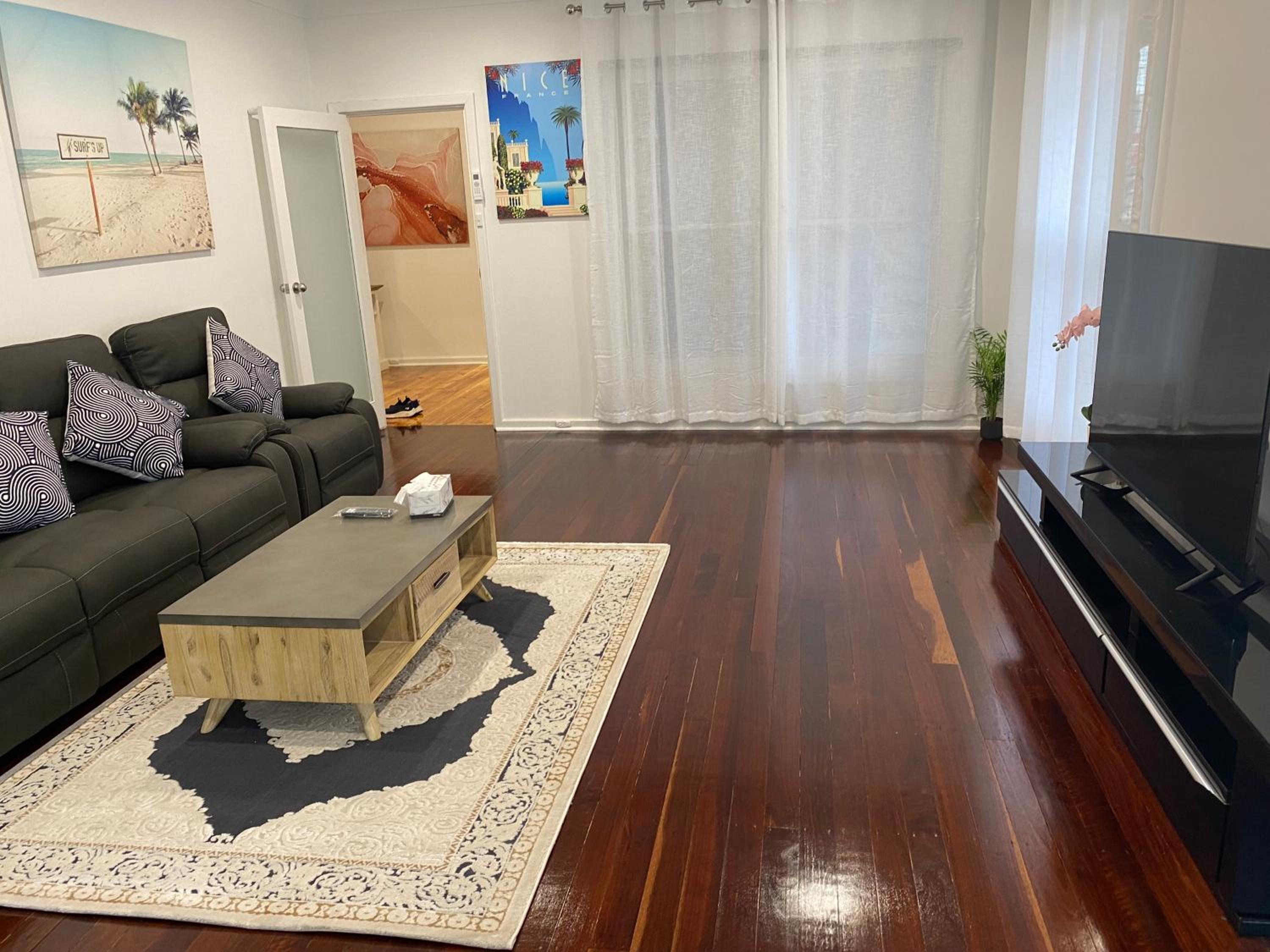 Beautiful 3 Bedrooms BNB between Airport and Sea