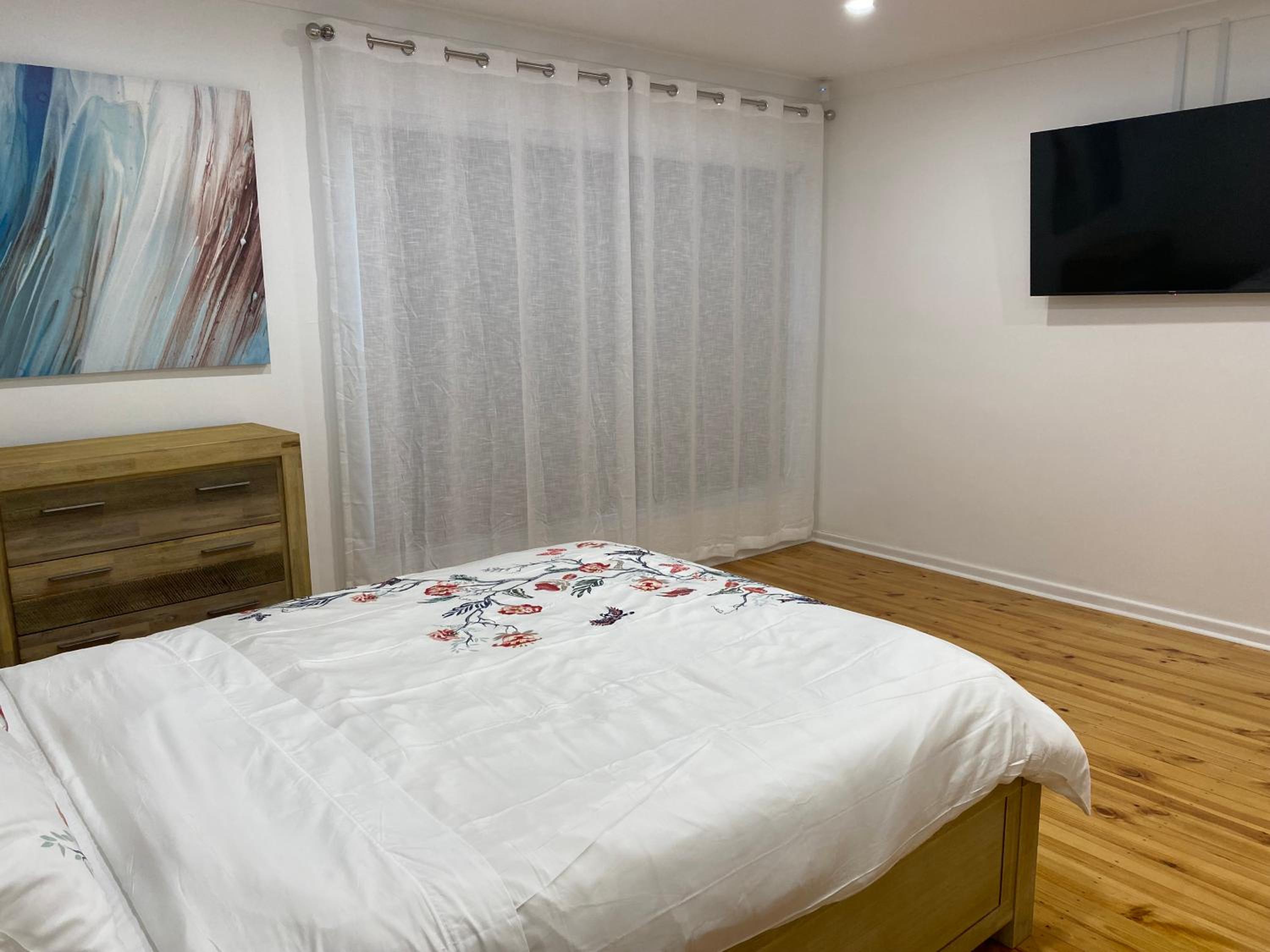 Beautiful 3 Bedrooms BNB between Airport and Sea