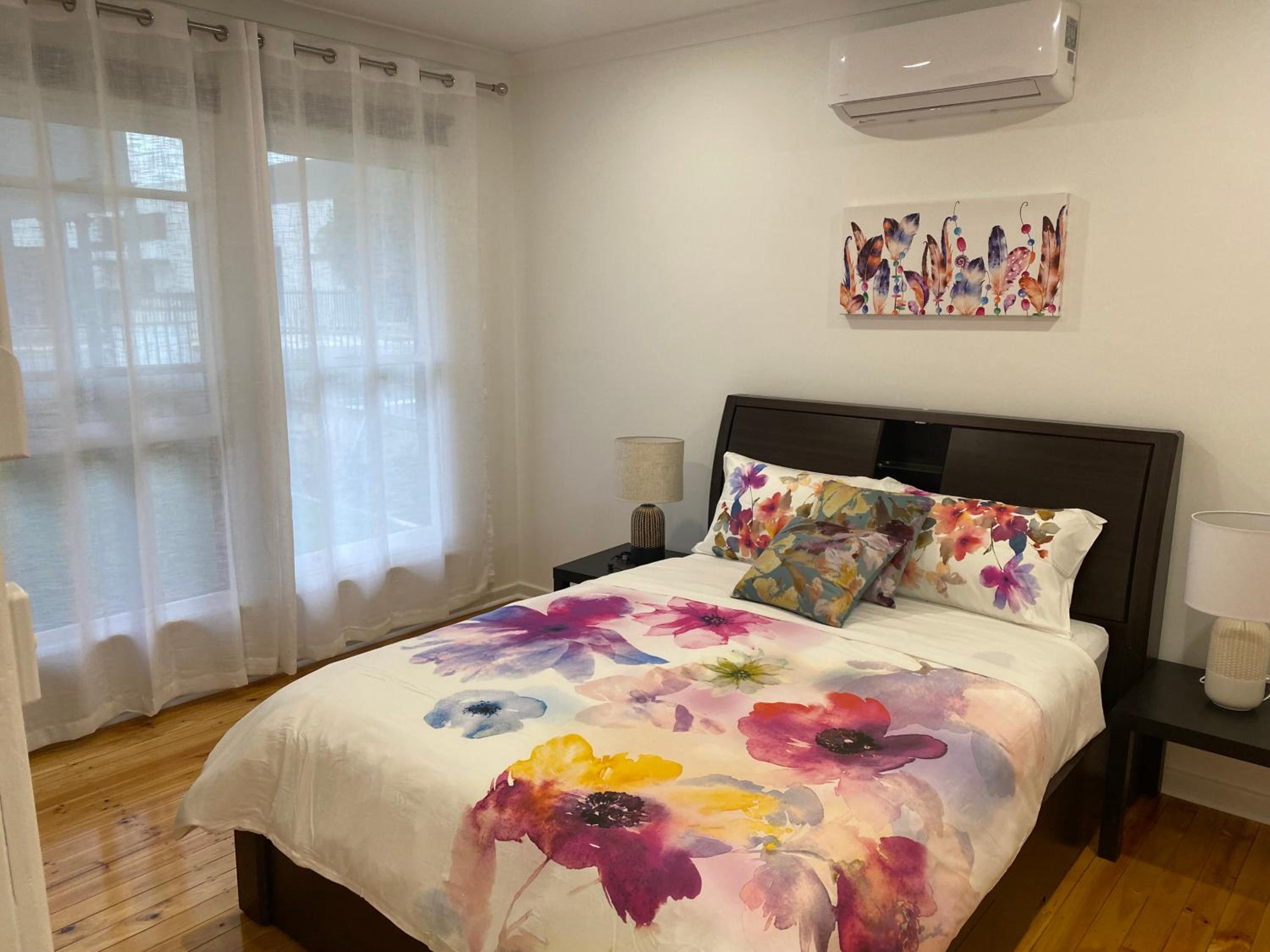 Beautiful 3 Bedrooms BNB between Airport and Sea