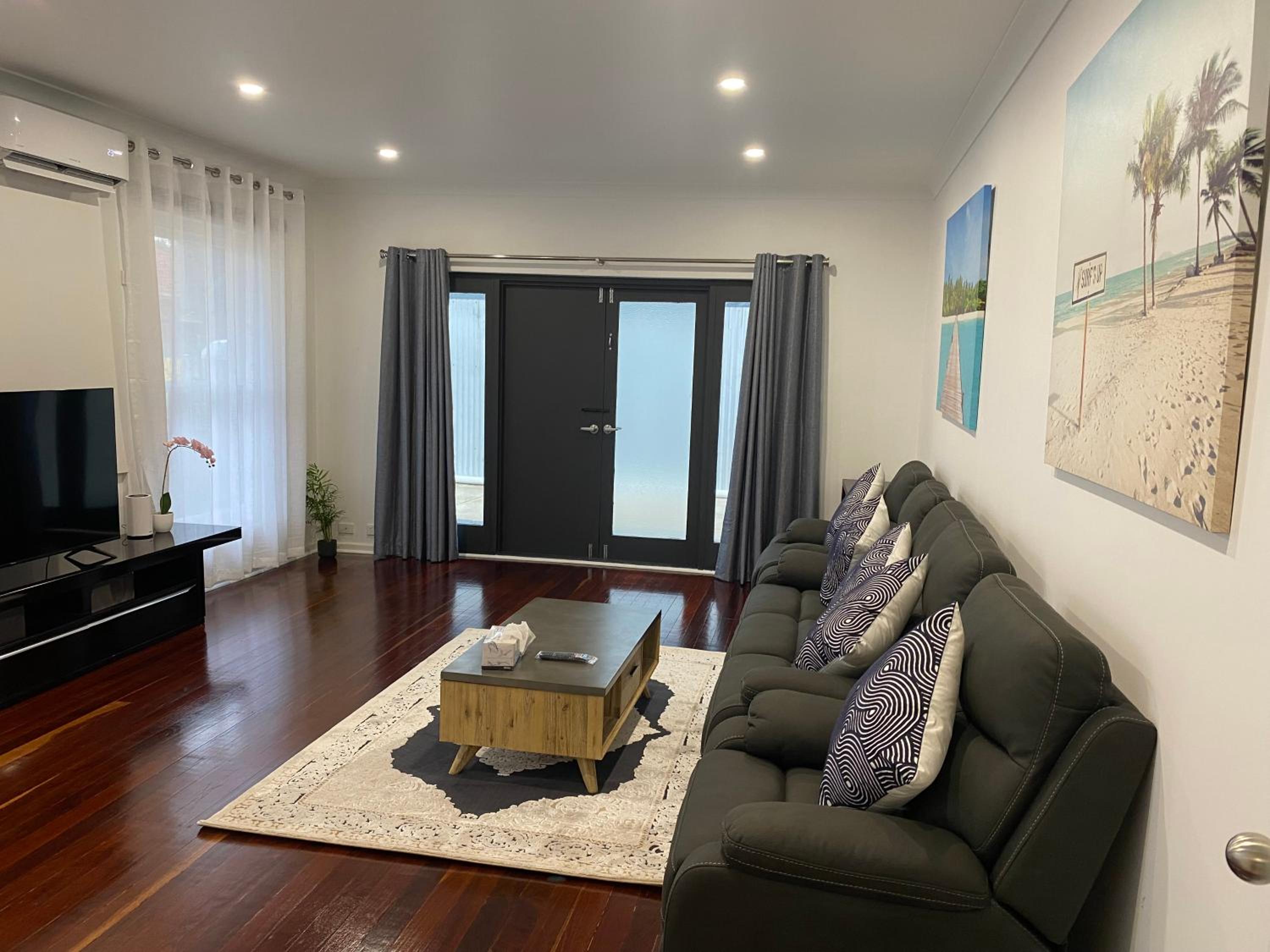 Beautiful 3 Bedrooms BNB between Airport and Sea