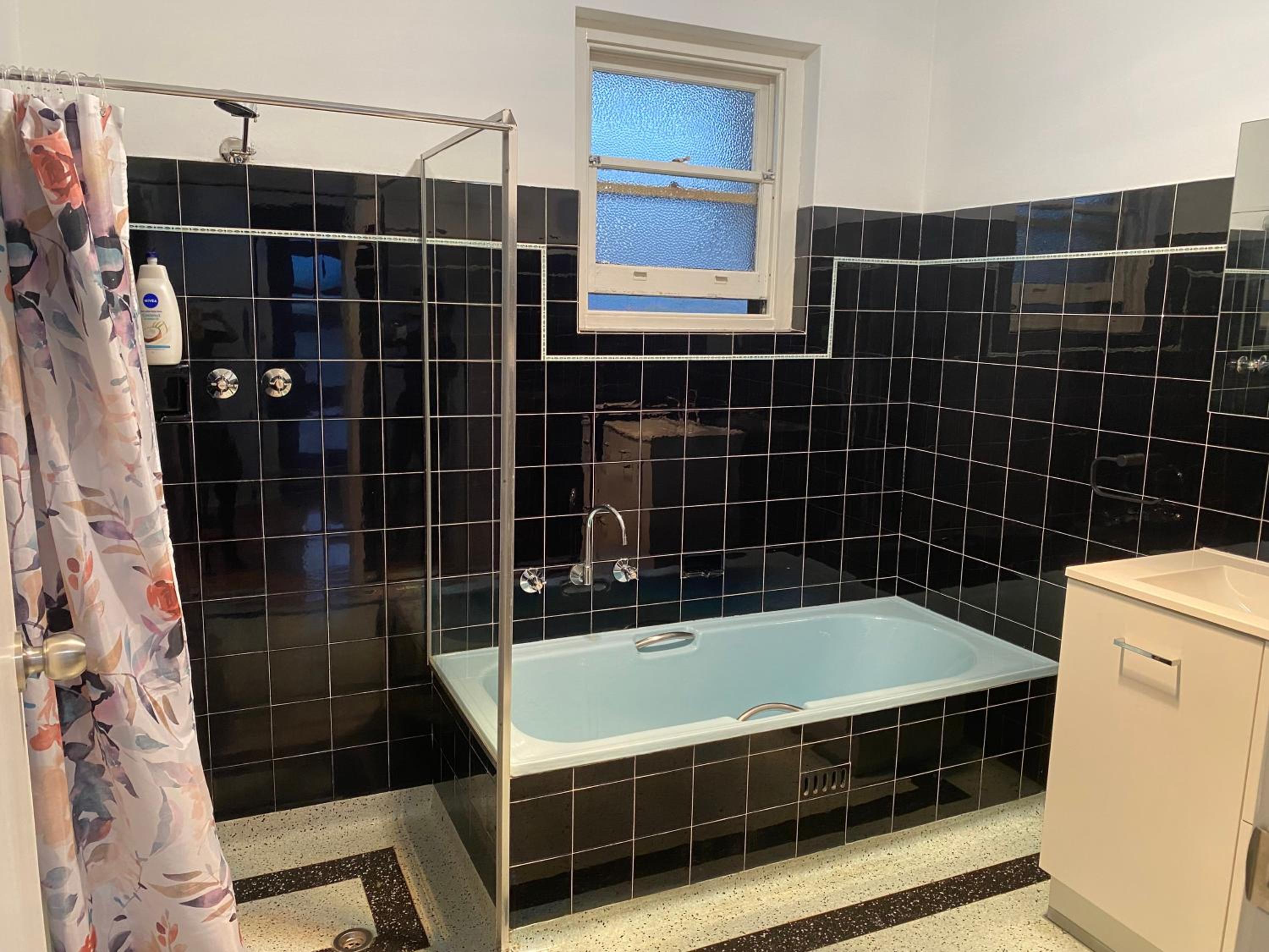 Beautiful 3 Bedrooms BNB between Airport and Sea