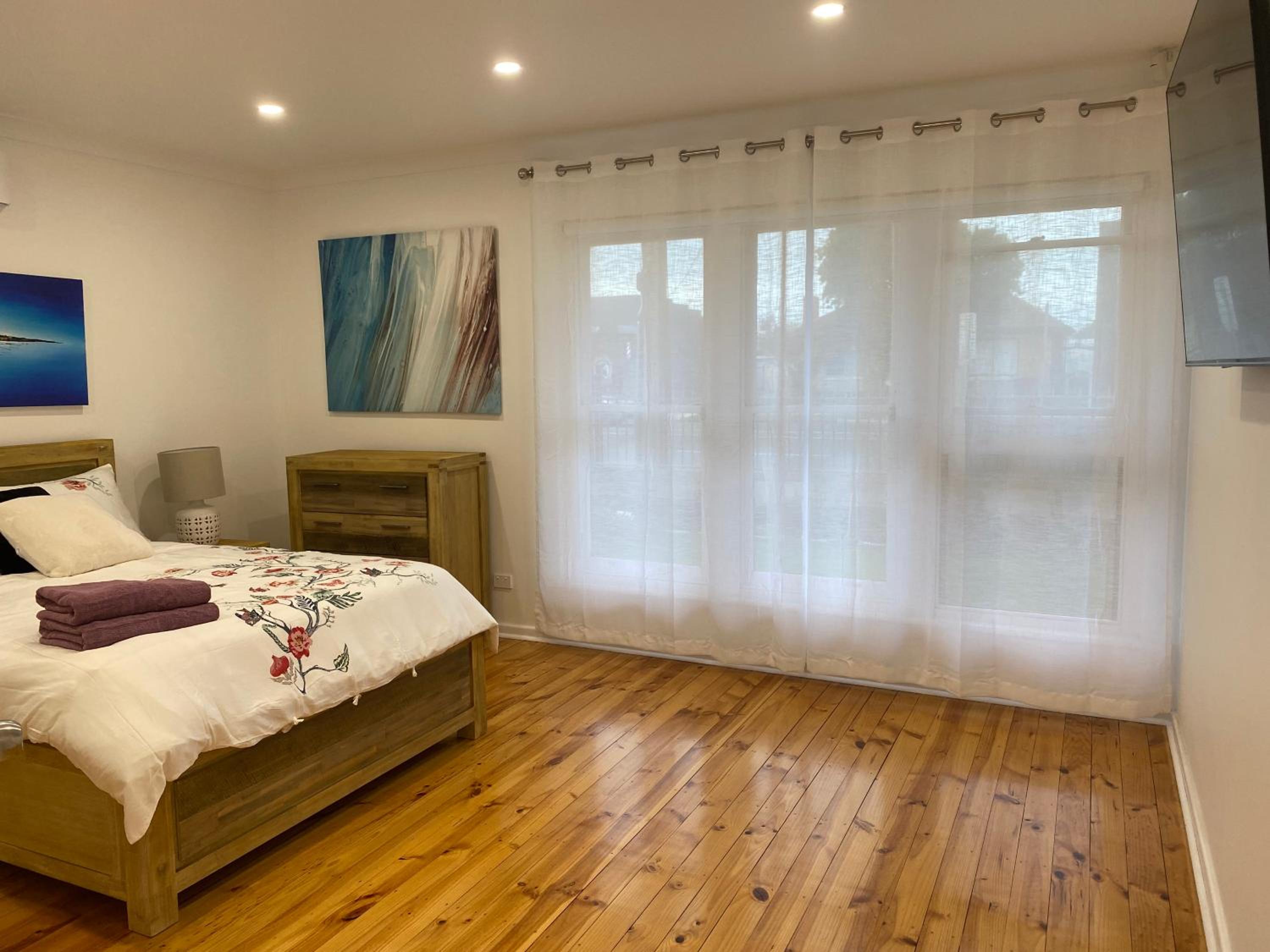 Beautiful 3 Bedrooms BNB between Airport and Sea