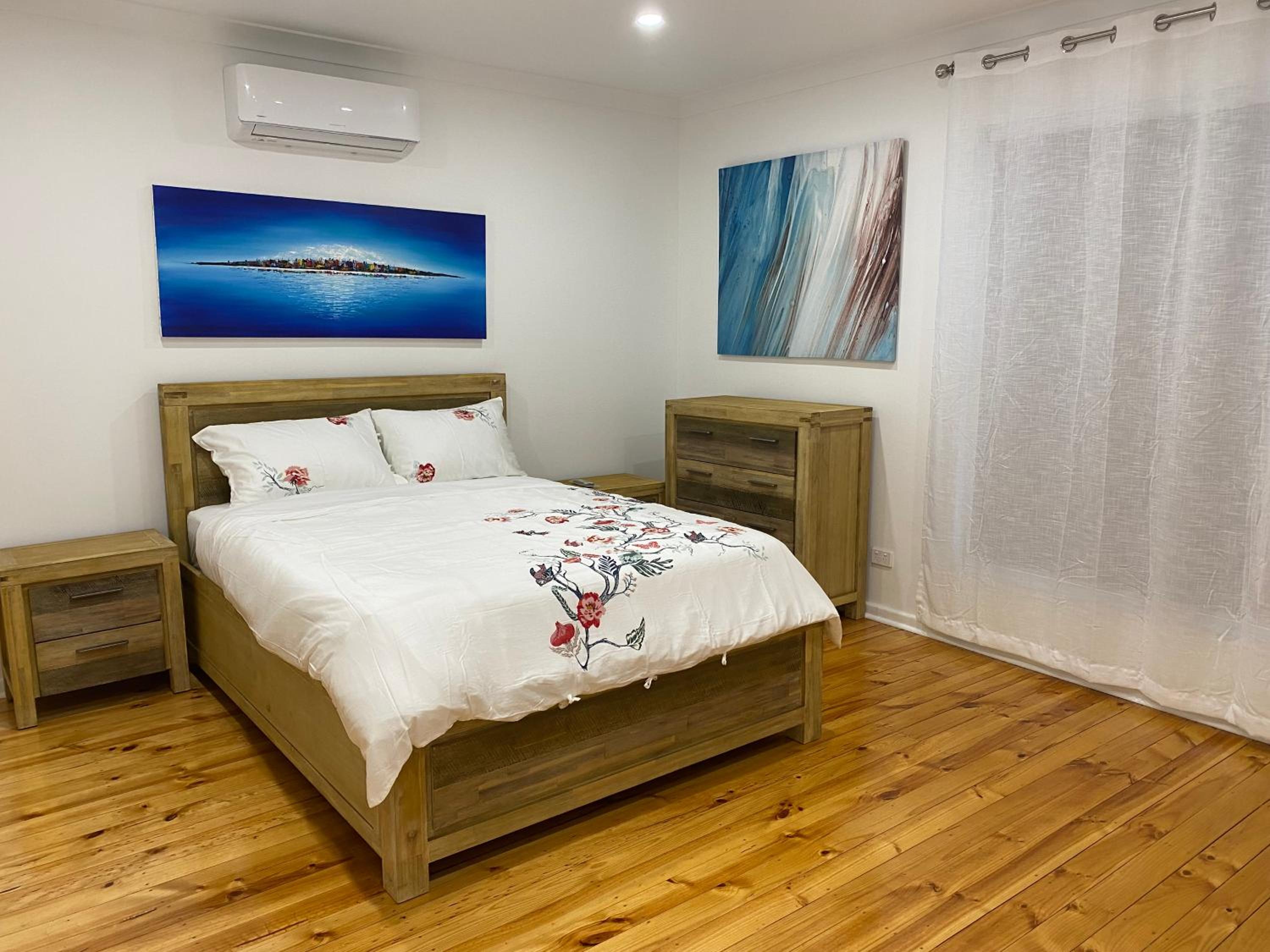 Beautiful 3 Bedrooms BNB between Airport and Sea