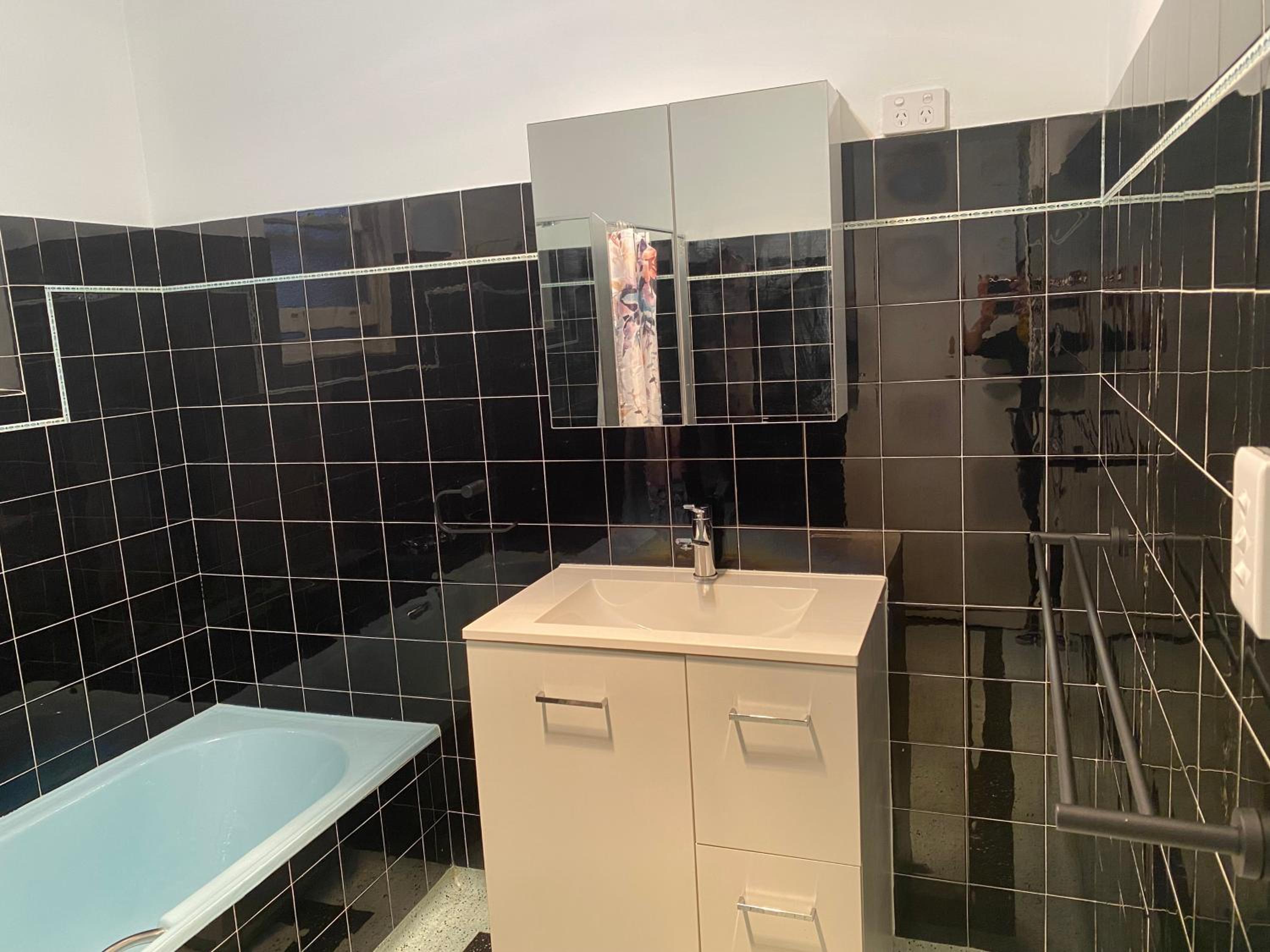 Beautiful 3 Bedrooms BNB between Airport and Sea