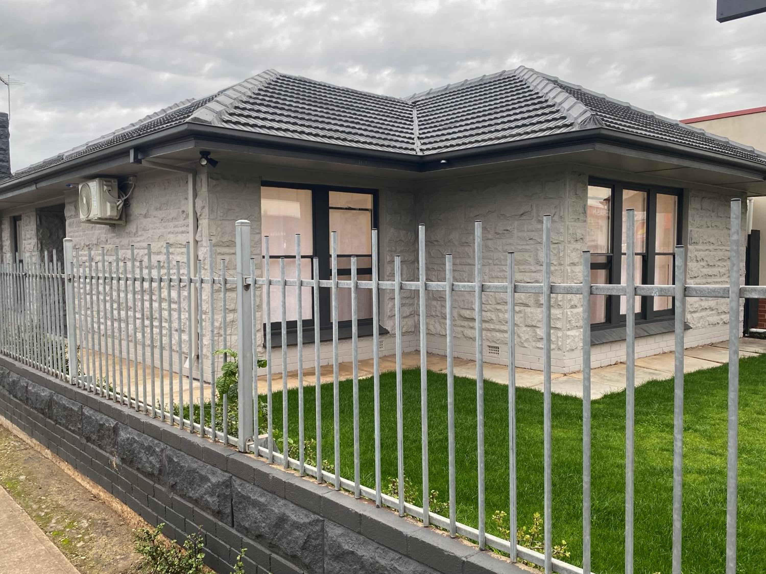Beautiful 3 Bedrooms BNB between Airport and Sea