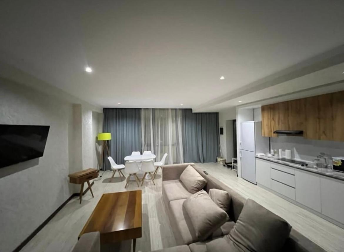 Novel hotel