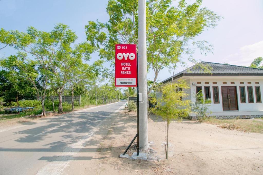 OYO 921 Hotel Ratu Pantai