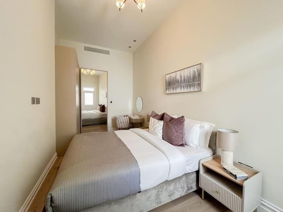 Stylish 2 bed flat on the iconic Gloucester Road
