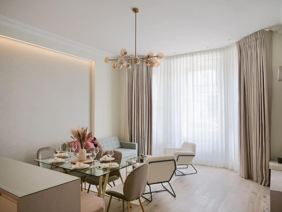 Stylish 2 bed flat on the iconic Gloucester Road