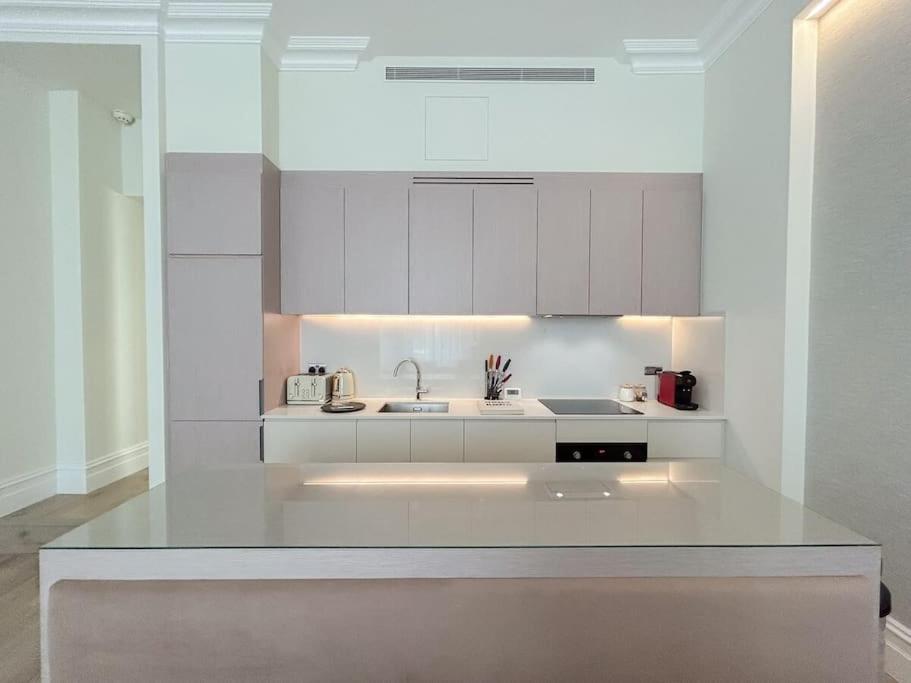 Stylish 2 bed flat on the iconic Gloucester Road