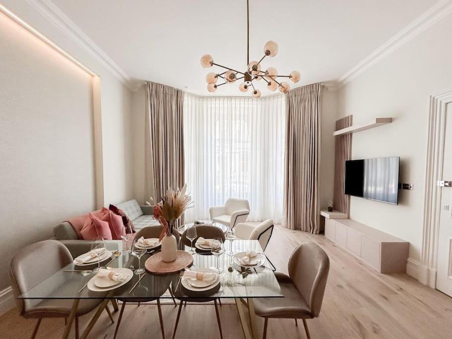 Stylish 2 bed flat on the iconic Gloucester Road
