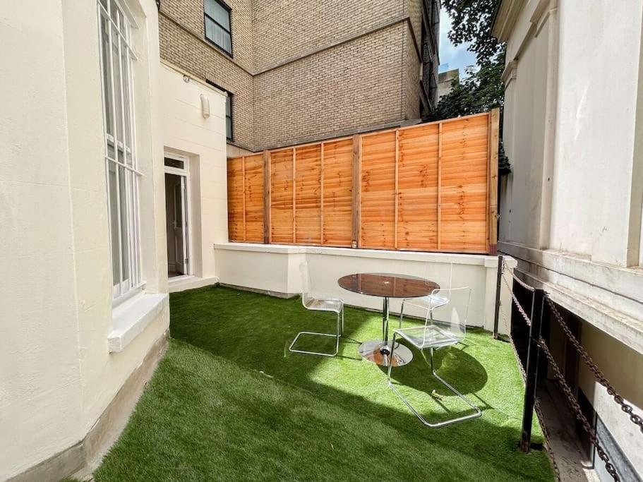 Stylish 2 bed flat on the iconic Gloucester Road