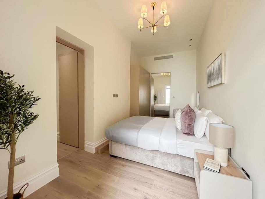 Stylish 2 bed flat on the iconic Gloucester Road